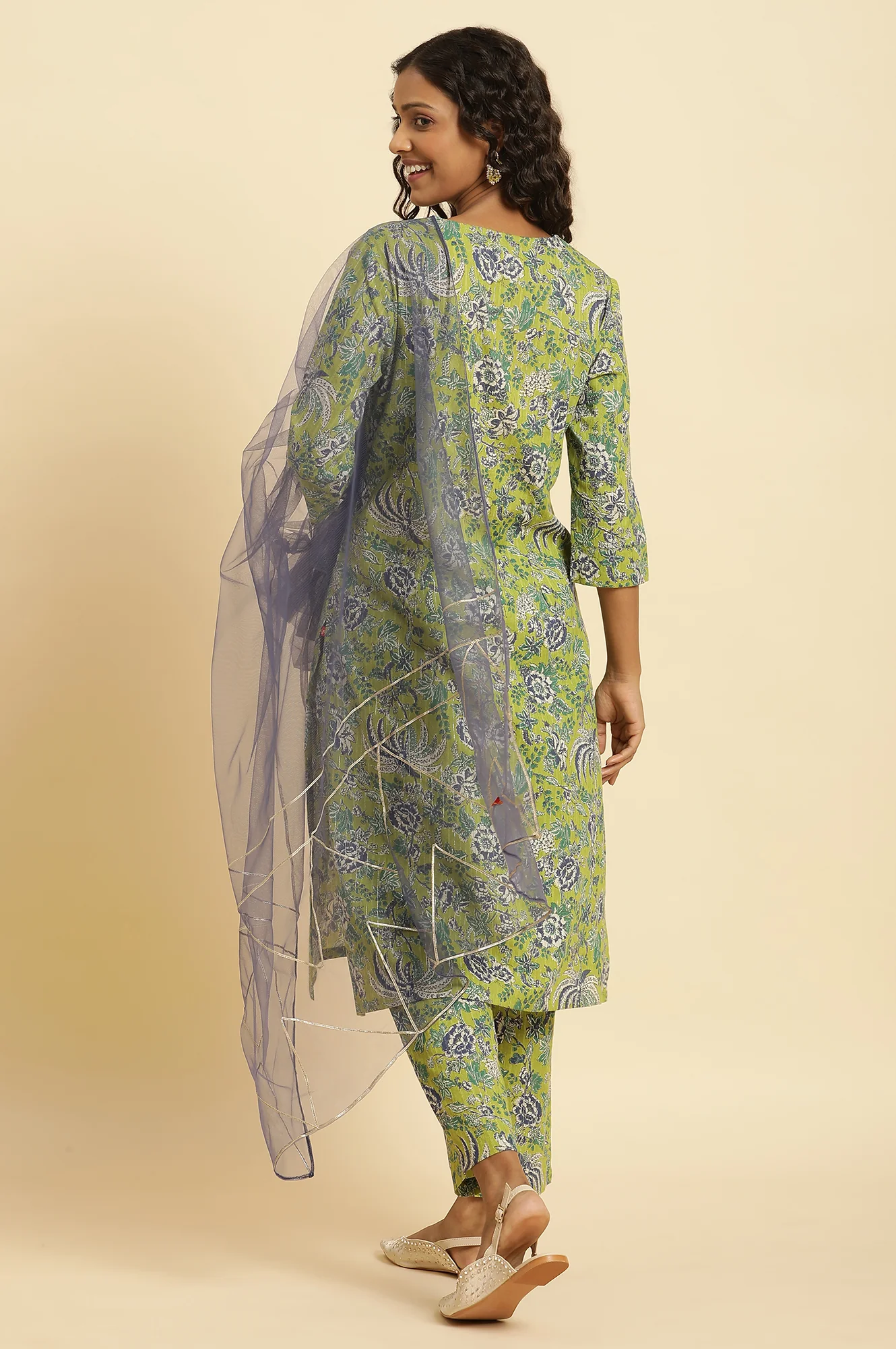 Light Green Floral Printed Kurta, Pants And Dupatta Set - Image 3