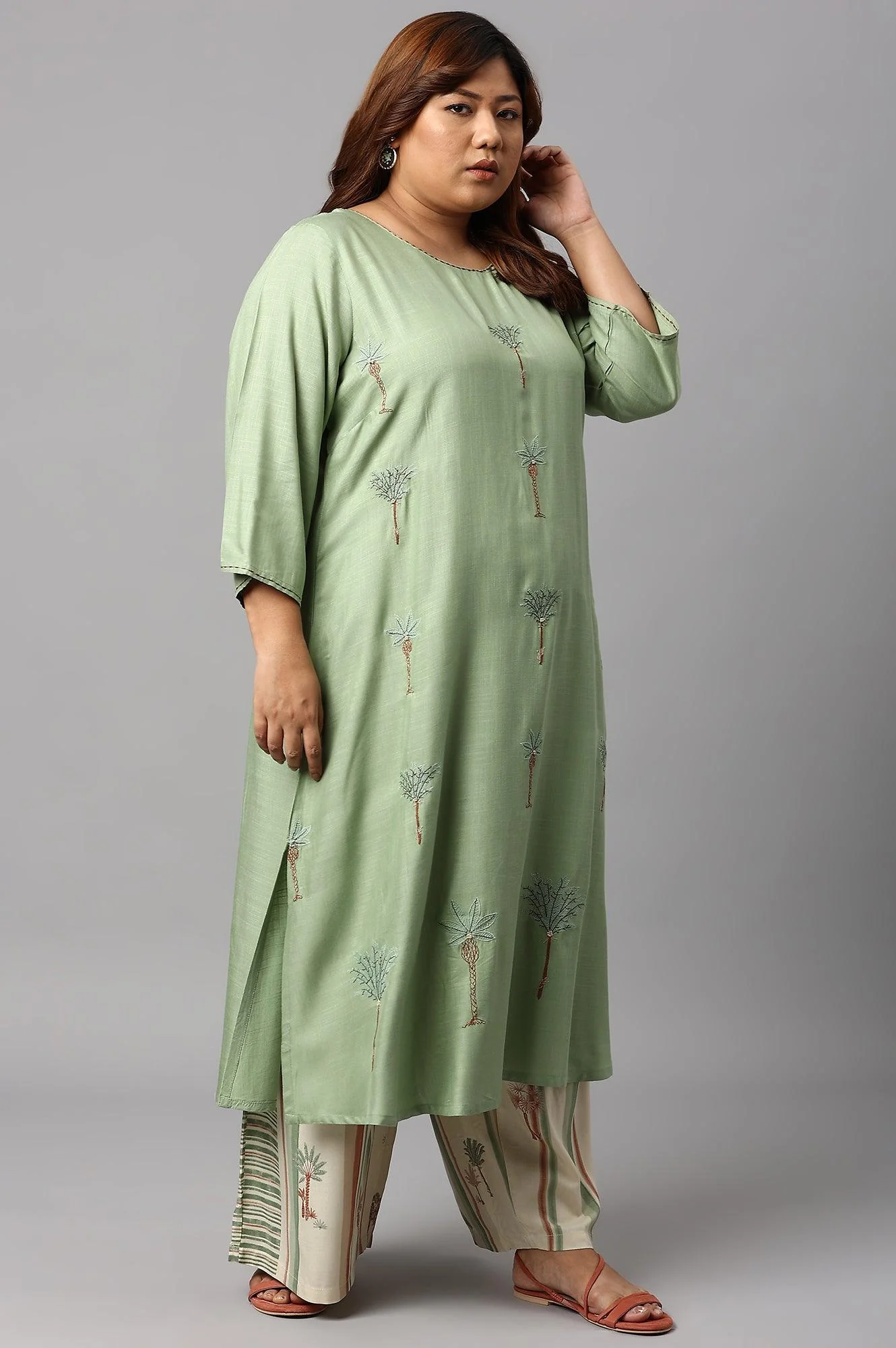 Light Green Plus Size Embroidered kurta With Printed Parallel Pants And Dupatta - Image 4