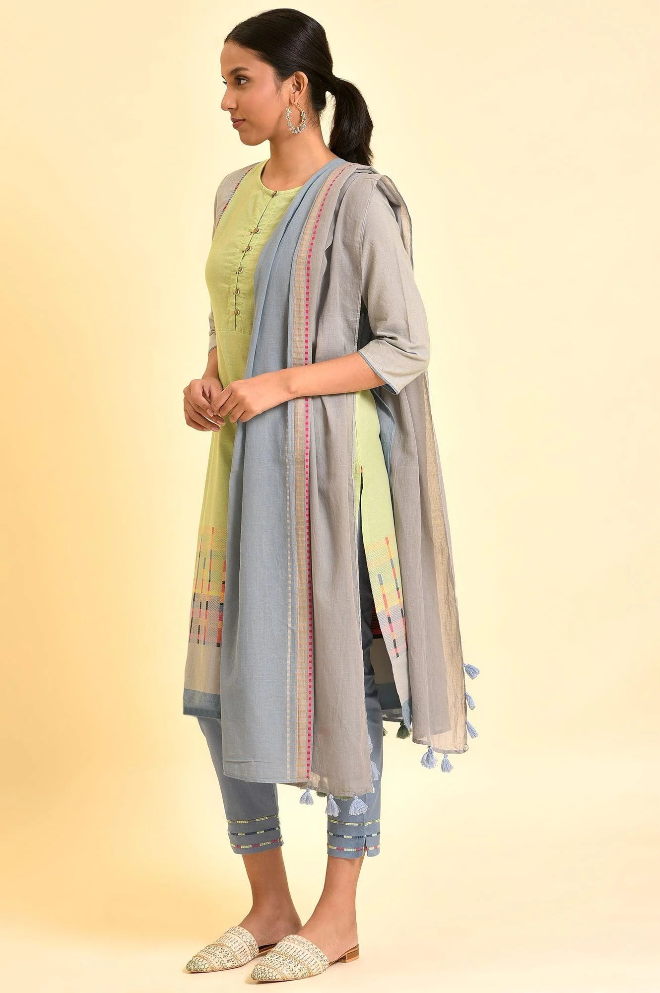 Light Green Yarn-Dyed Kurta, Pants And Dupatta Set - Image 4