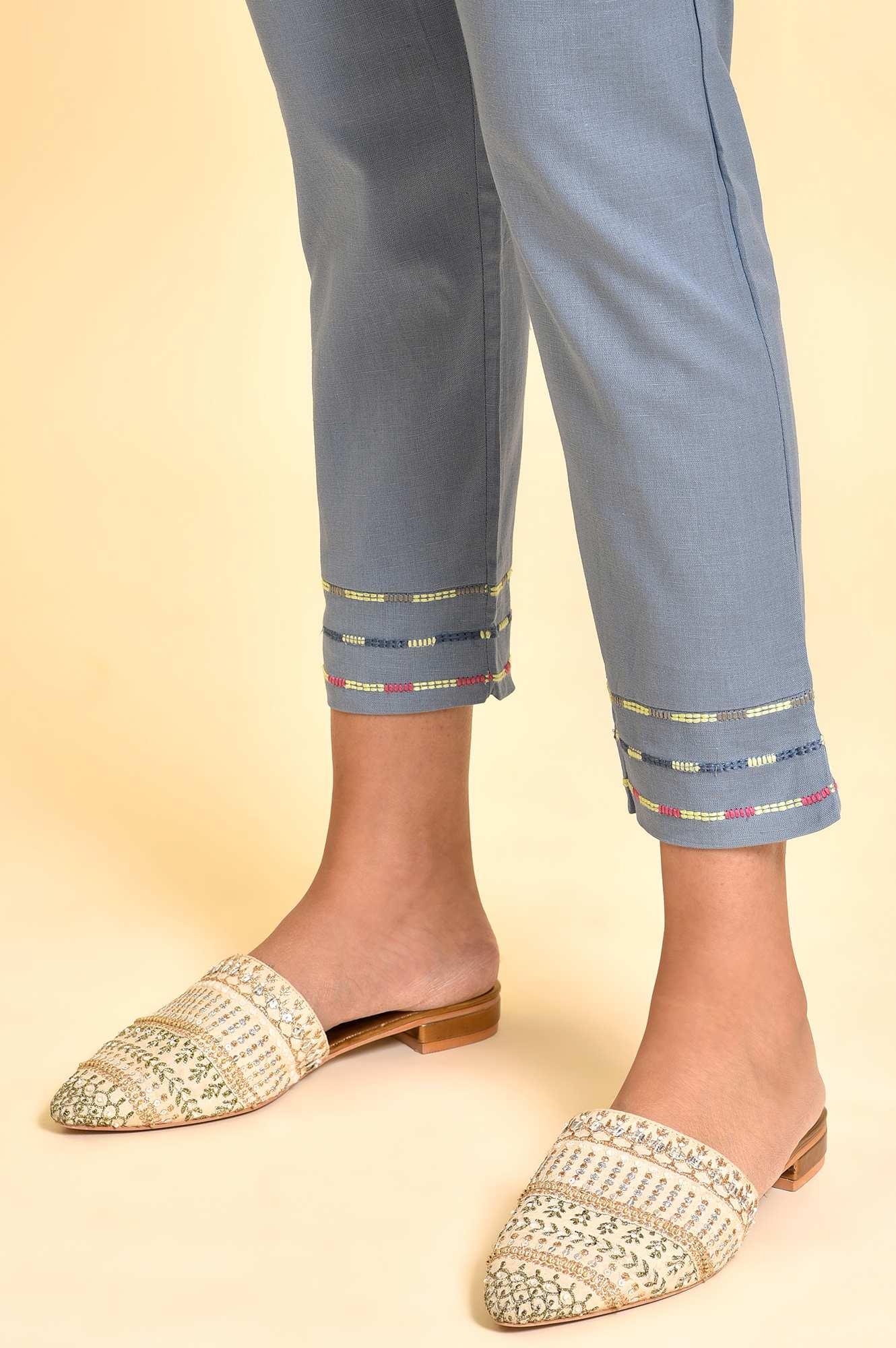 Light Green Yarn-Dyed Kurta, Pants And Dupatta Set - Image 9