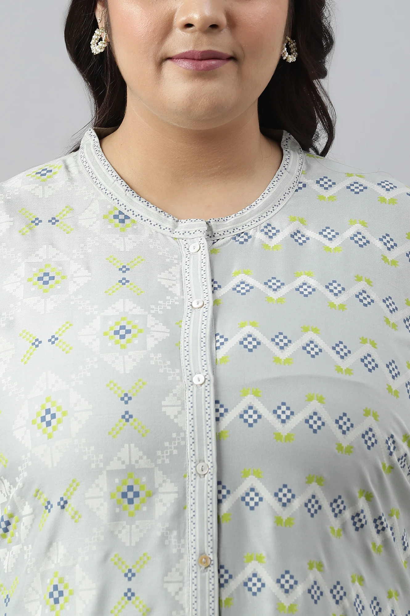Light Grey Geometric Printed Rayon Straight Kurta and Slim Pant Set - Image 2