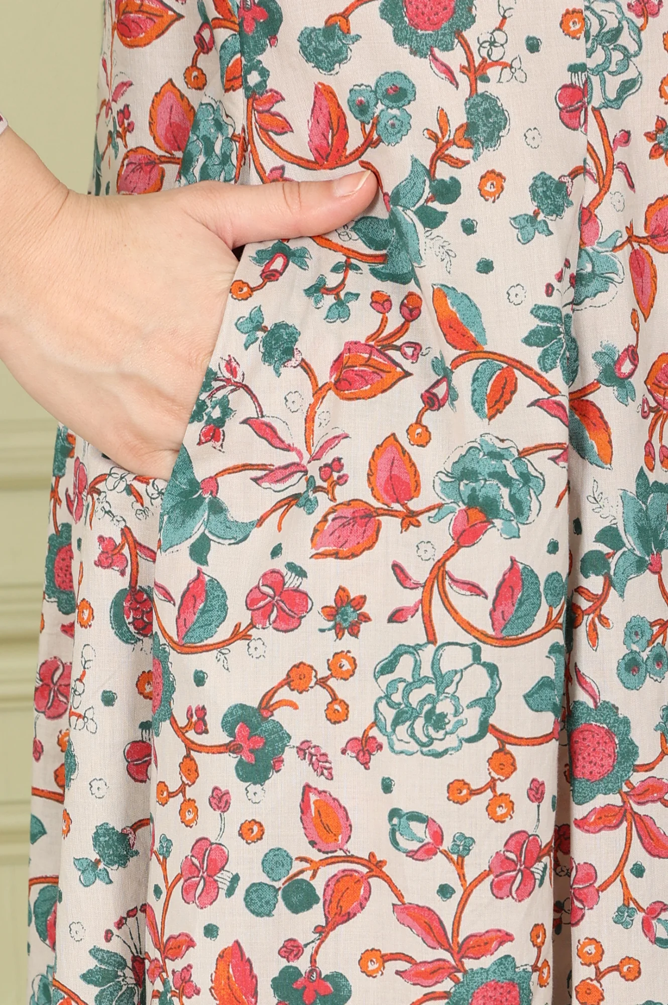 Light Grey Pure Cotton Flared Kurta And Pants Co-Ord Set With Floral Motifs All-Over - Image 7