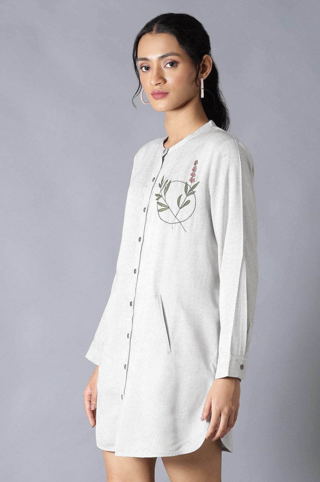 Light Grey Yarn-Dyed Tunic With Thread Embroidery In Mandarin Neck - Image 3