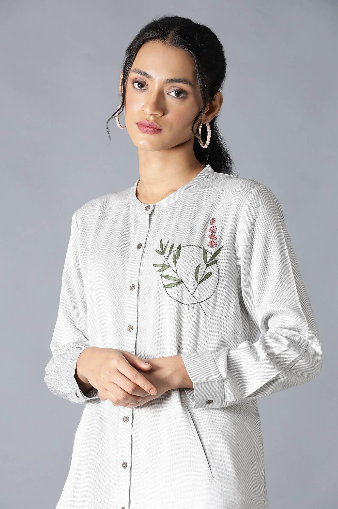 Light Grey Yarn-Dyed Tunic With Thread Embroidery In Mandarin Neck - Image 5