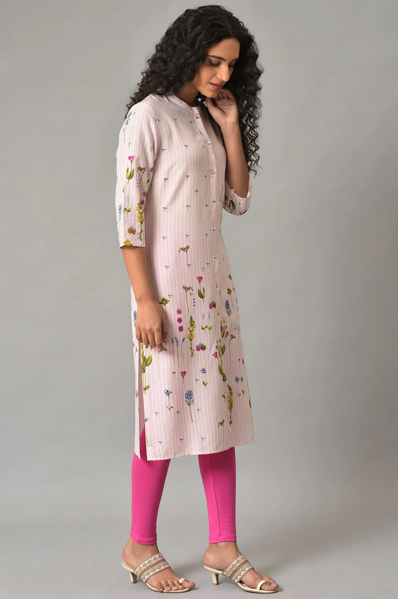 Light Pink Floral Printed Kurta in Mandarin Collar - Image 4