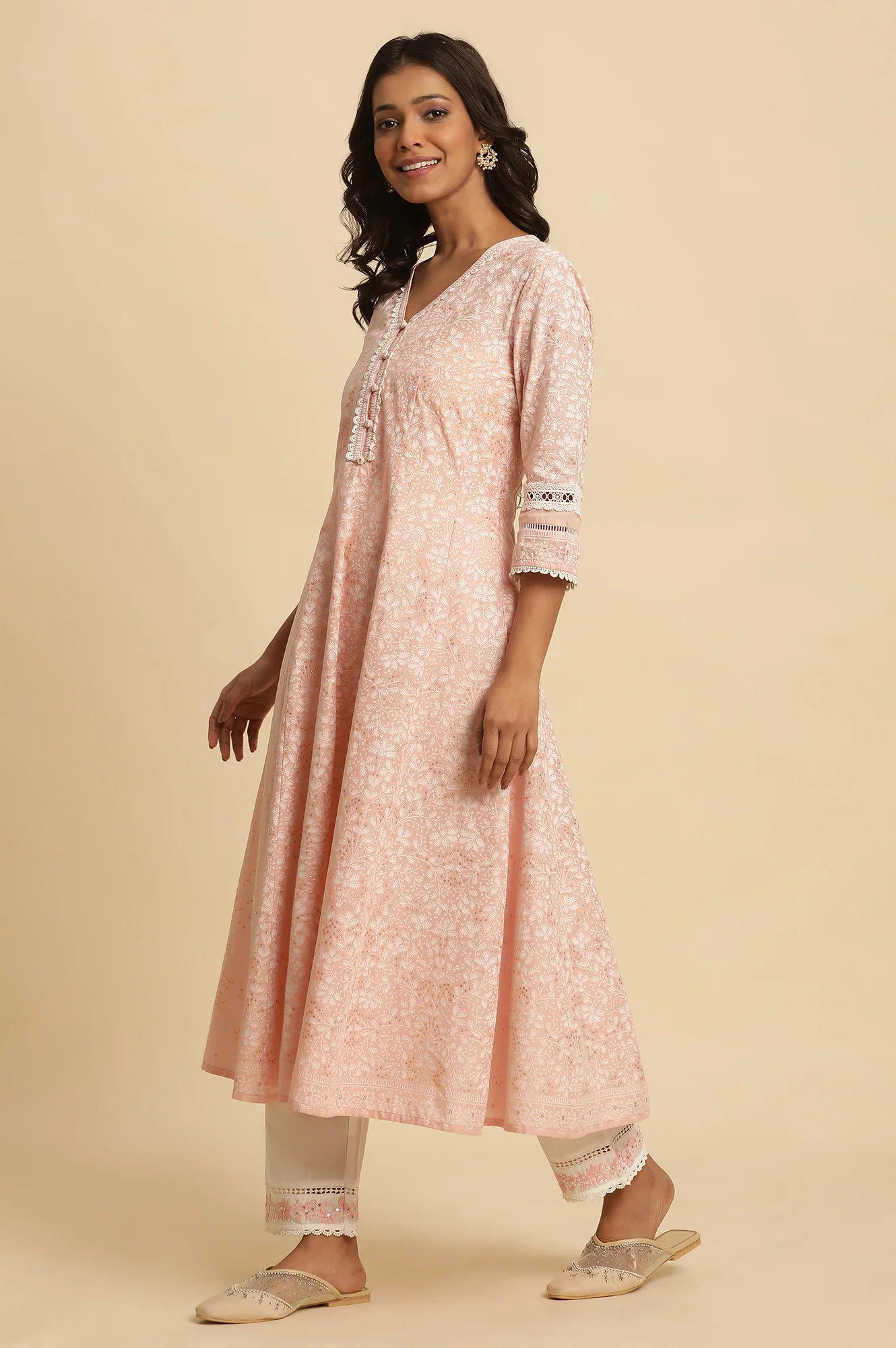 Light Pink Panelled Printed Kurta, Pants And Dupatta Set - Image 6