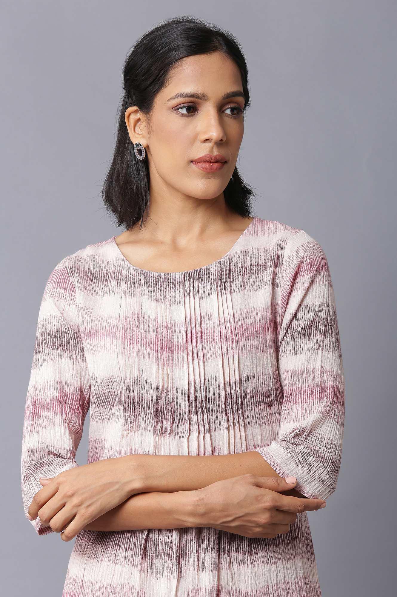 Light Pink Pleated Printed kurta In Round Neck With Slim Pants - Image 5