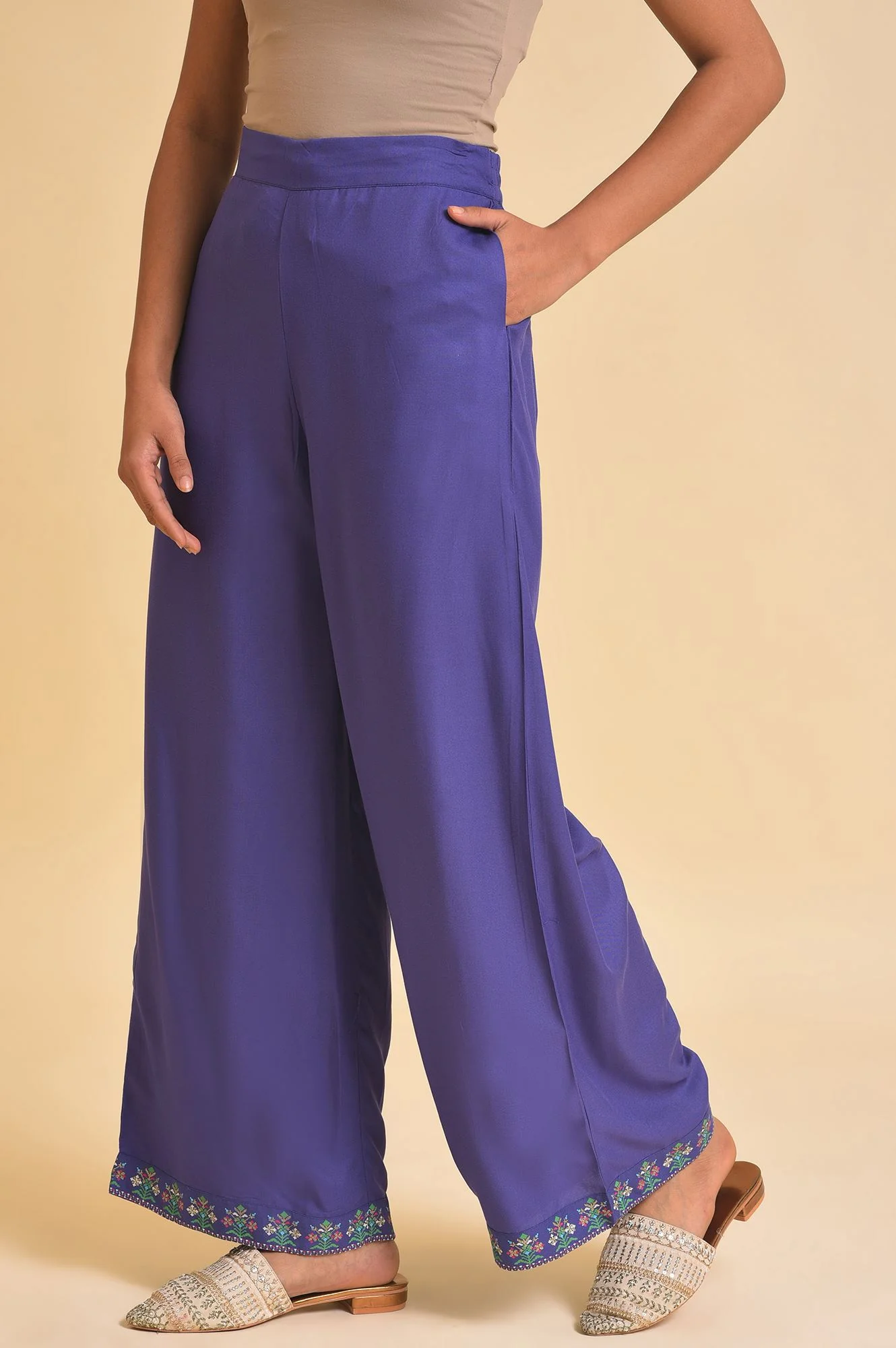 Light Purple Floral Printed Lace Rayon Straight Kurta and Parallel Pant Set - Image 3