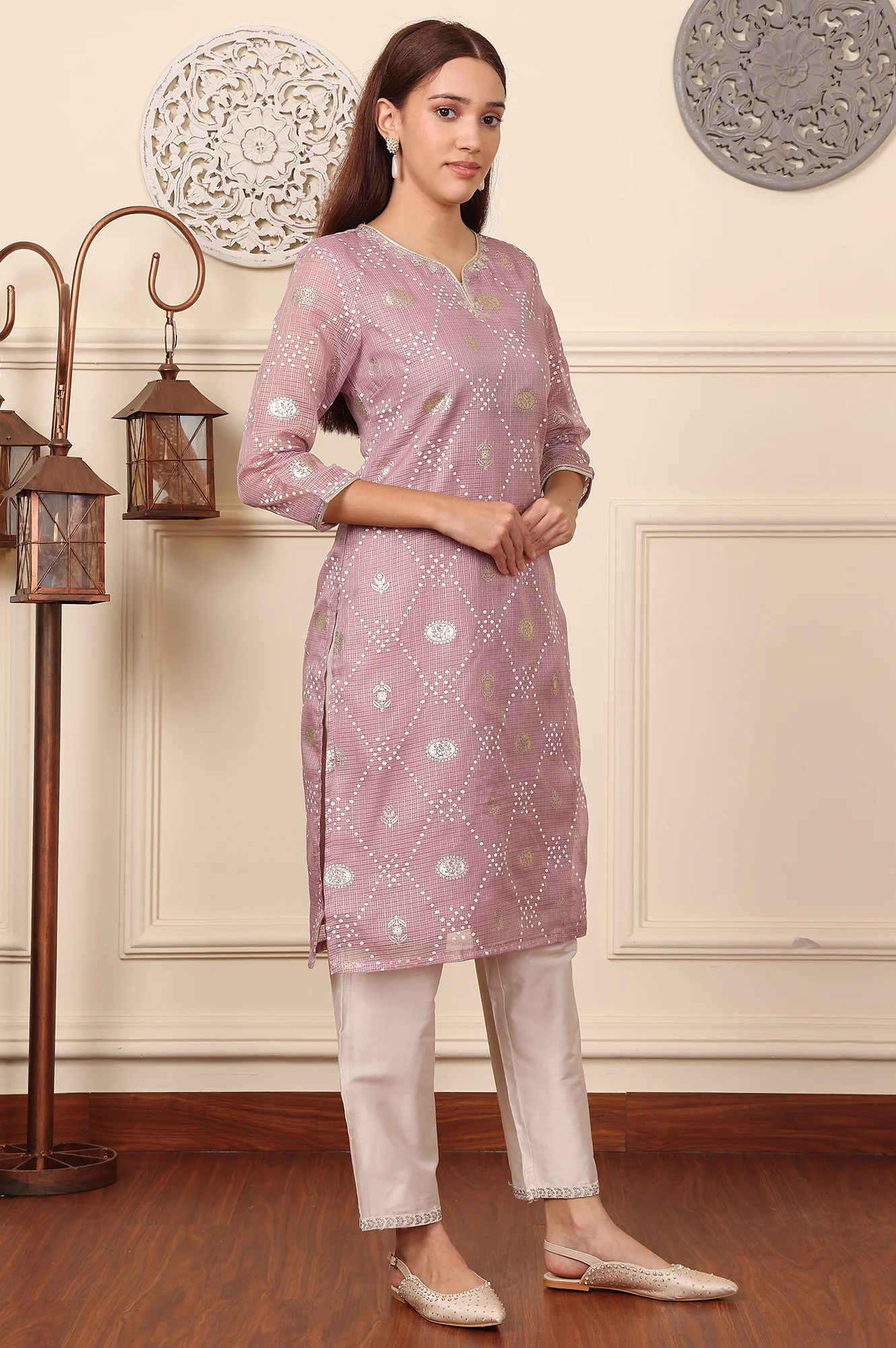 Lilac Foil Printed Kota Doriya Kurta With Zari Embroidered Neck - Image 4