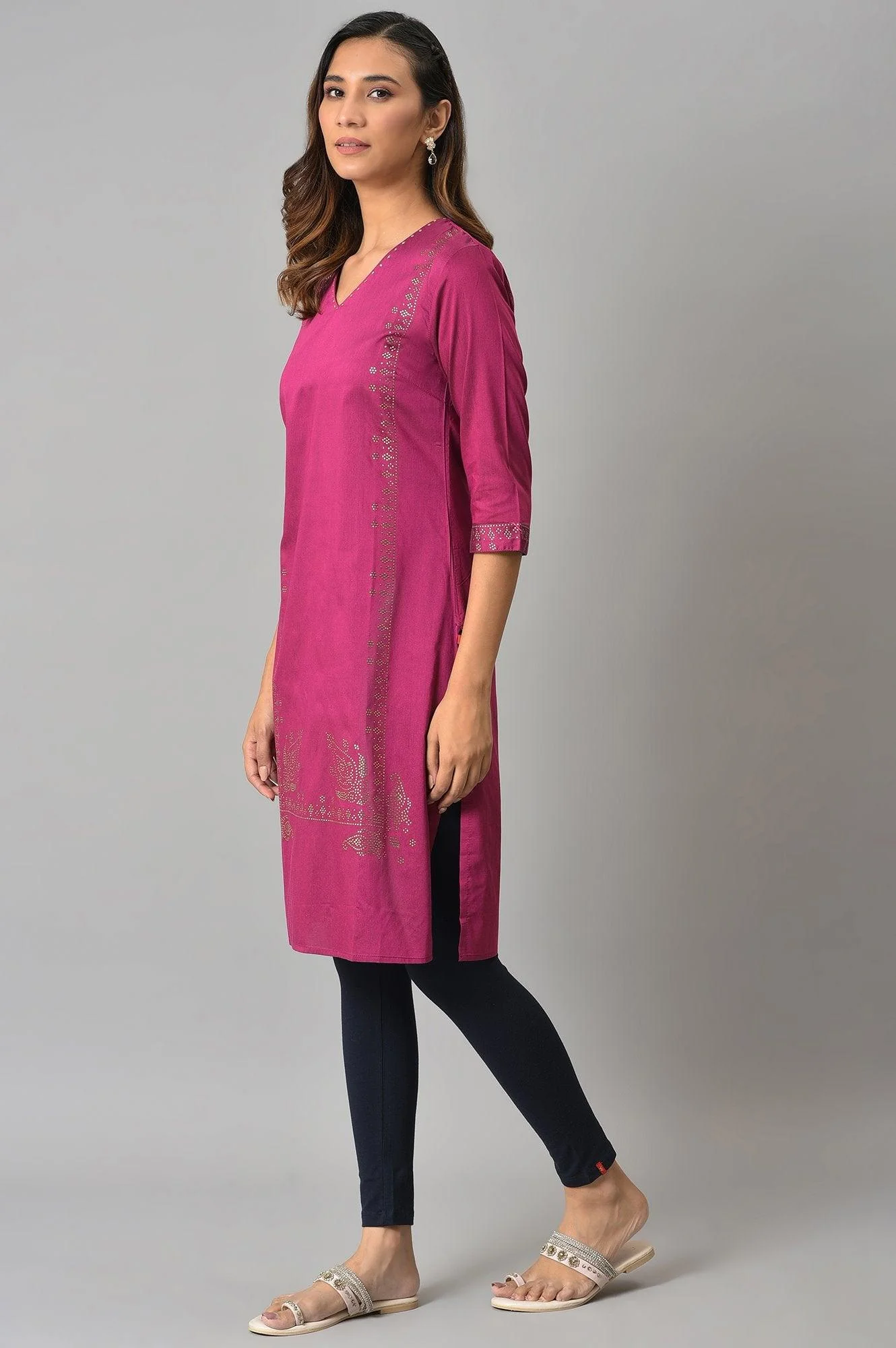 Magenta Mukaish Printed kurta With Sequins - Image 3