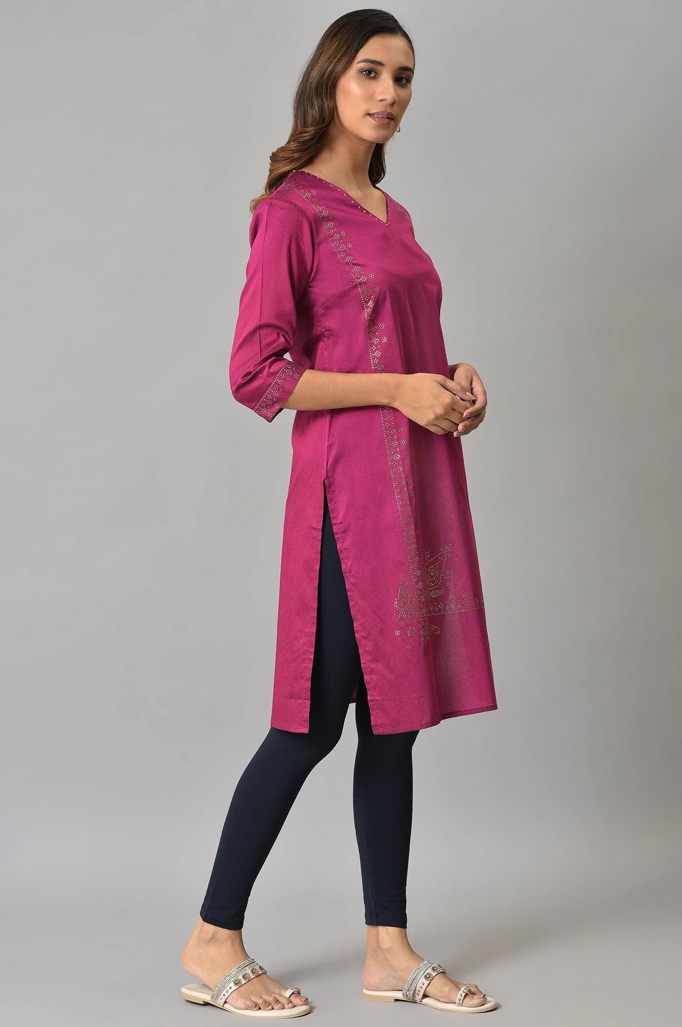 Magenta Mukaish Printed kurta With Sequins - Image 4