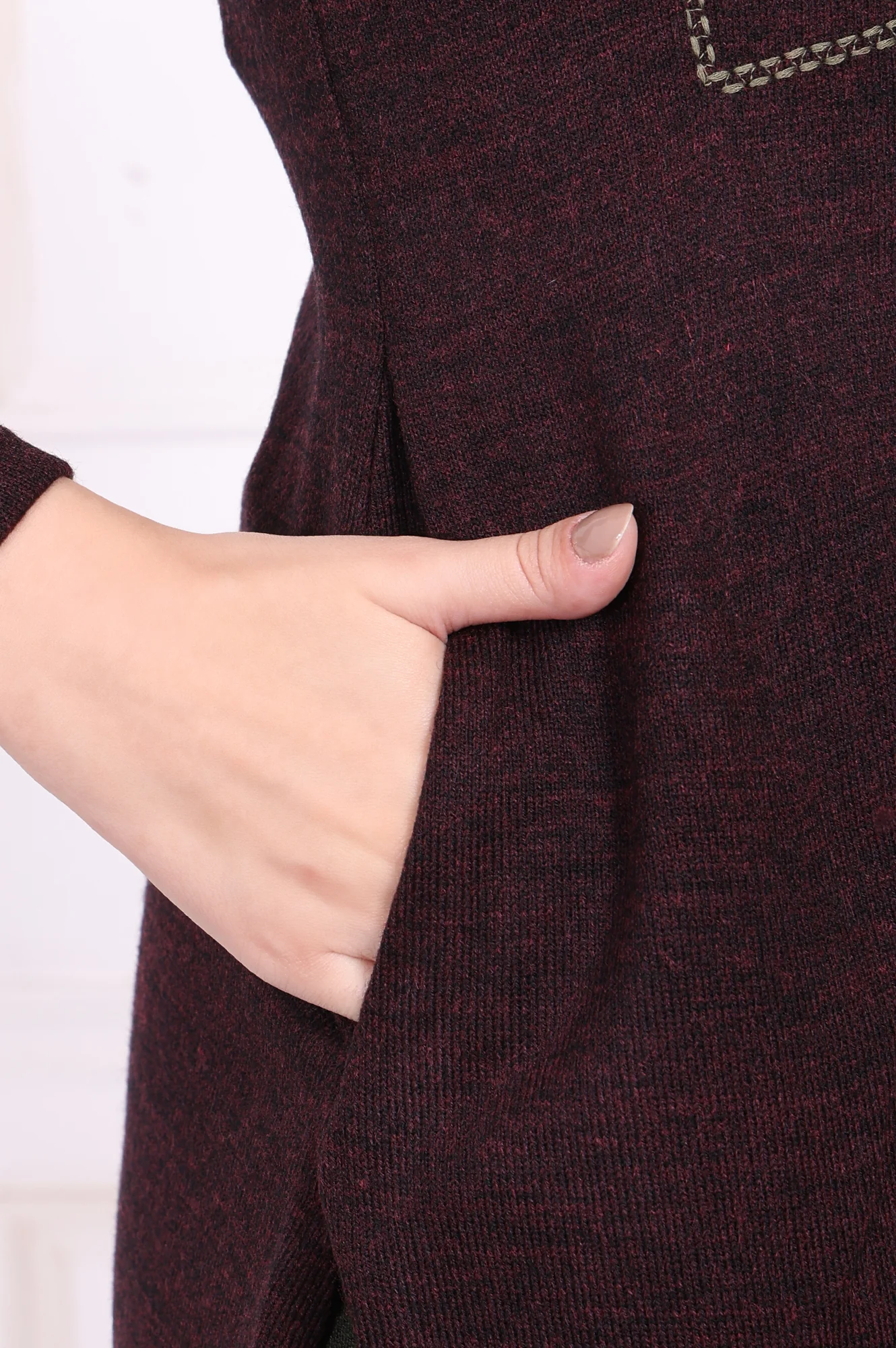 Maroon Embroidered Straight Acrylic Winter Kurta - Image 7