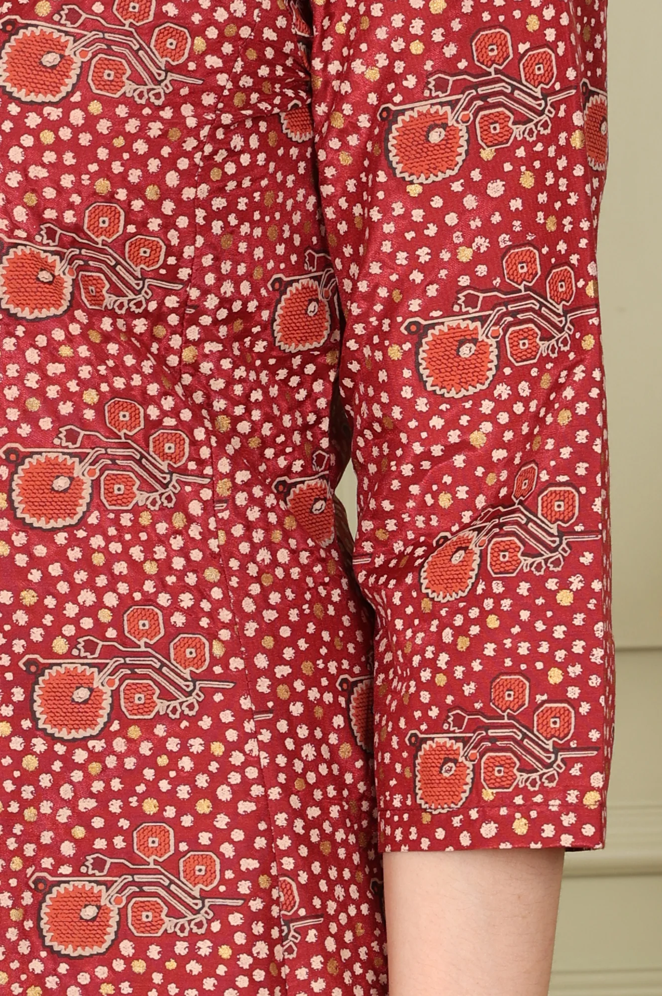 Maroon Floral Printed V Neck A-Line Kurta - Image 6