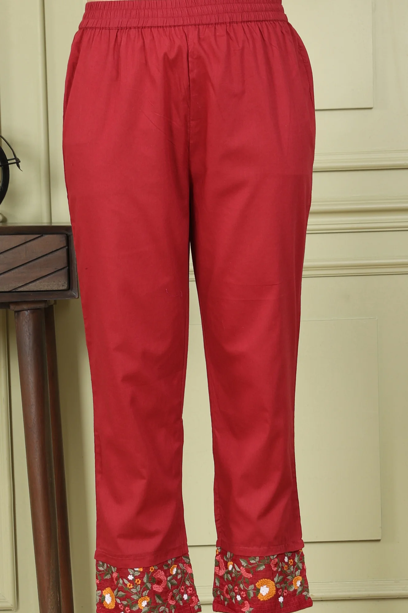 Maroon Floral Thread Embroidered Pure Cotton Sleeveless Kurta, Pants and Dupatta Set - Image 6