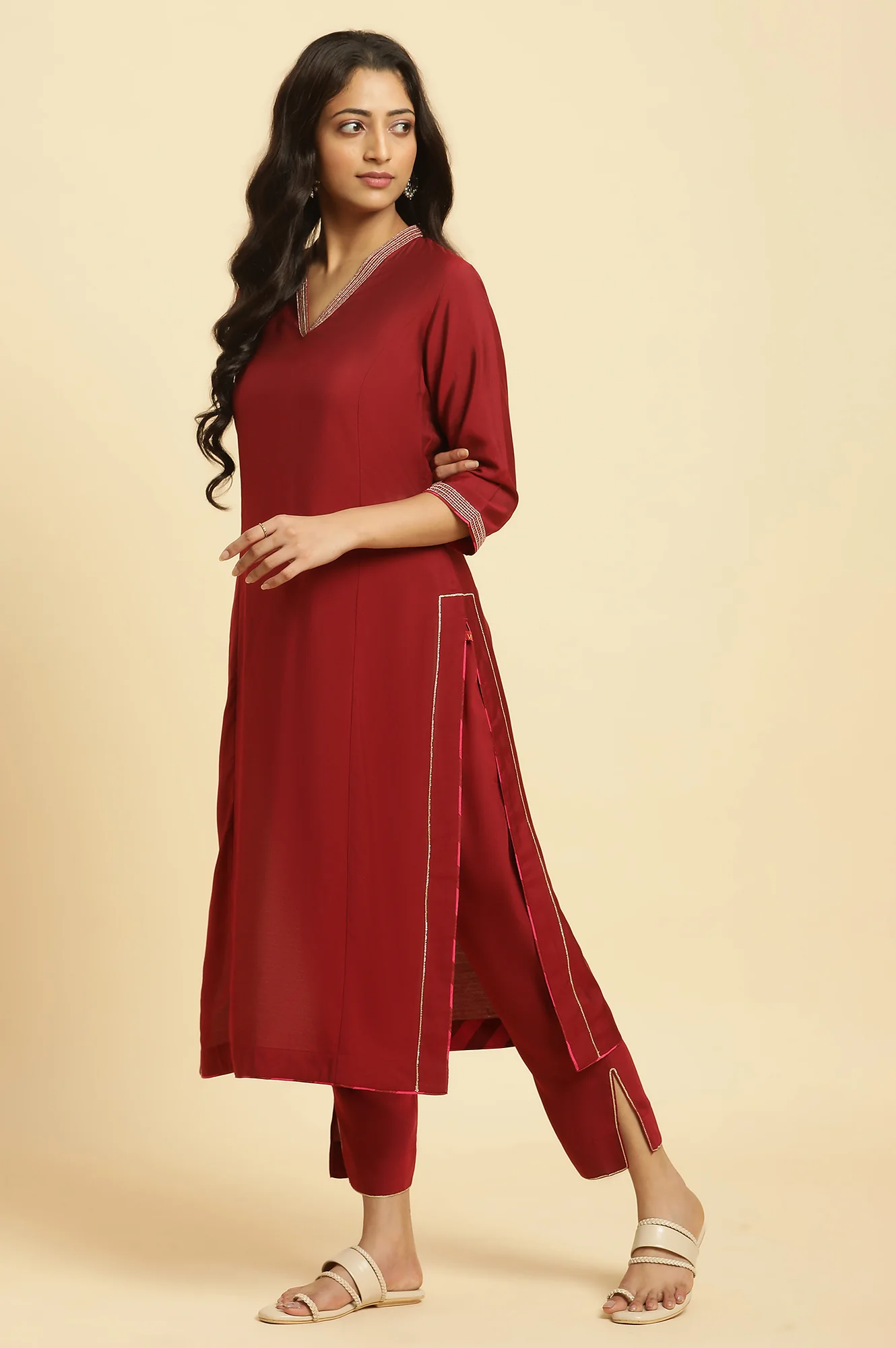 Maroon Solid Kurta, Pants And Jacquard Dupatta - Image 3