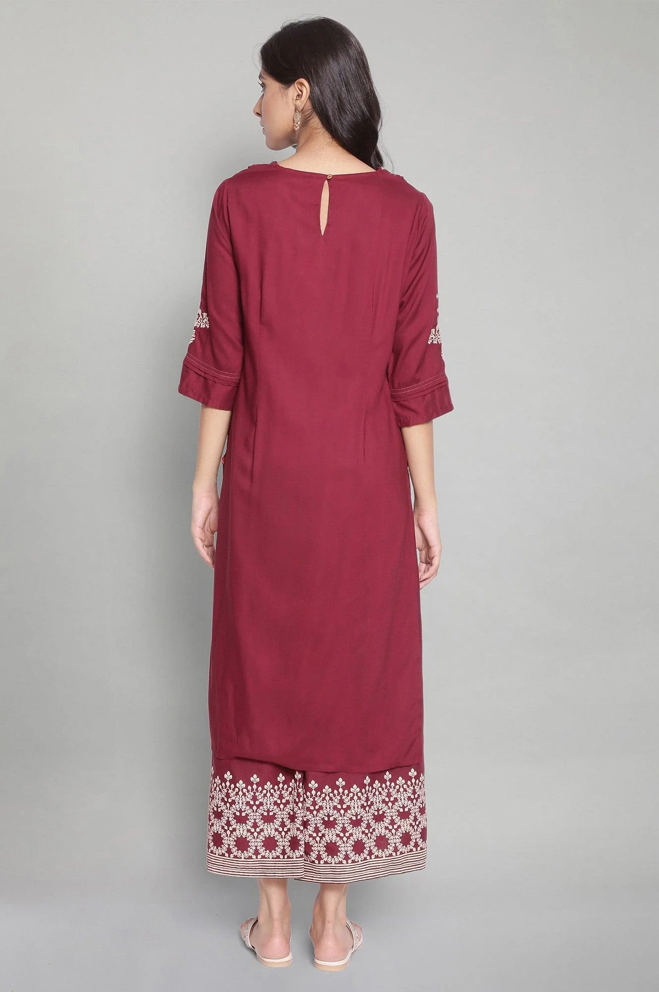 Maroon Solid kurta with Embroidery - Image 2