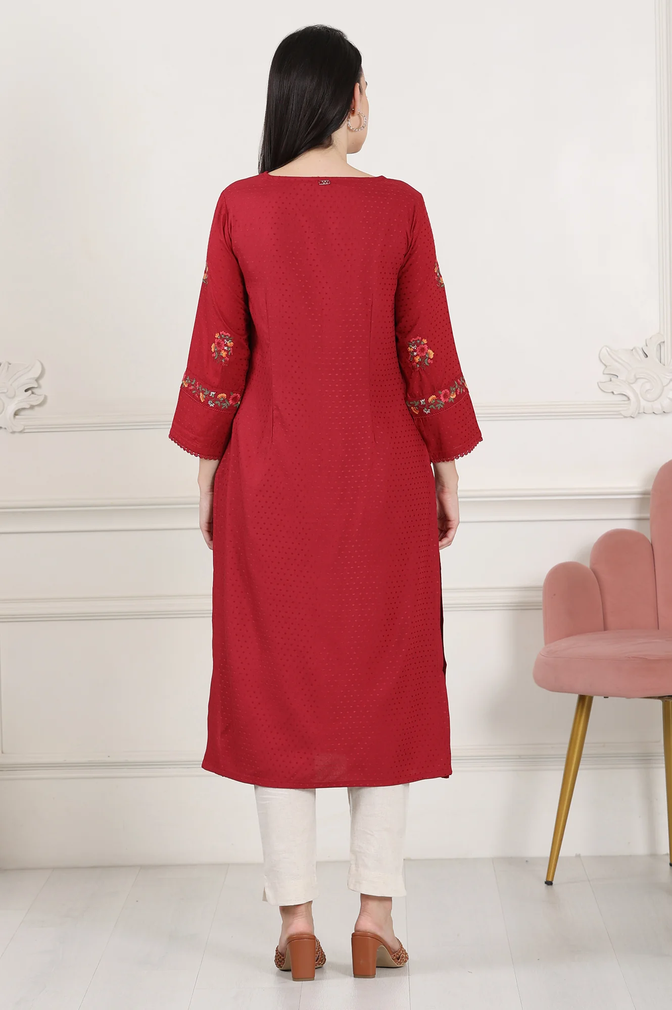 Maroon Thread Embroidered Yoke Textured Dobby Straight Kurta - Image 5