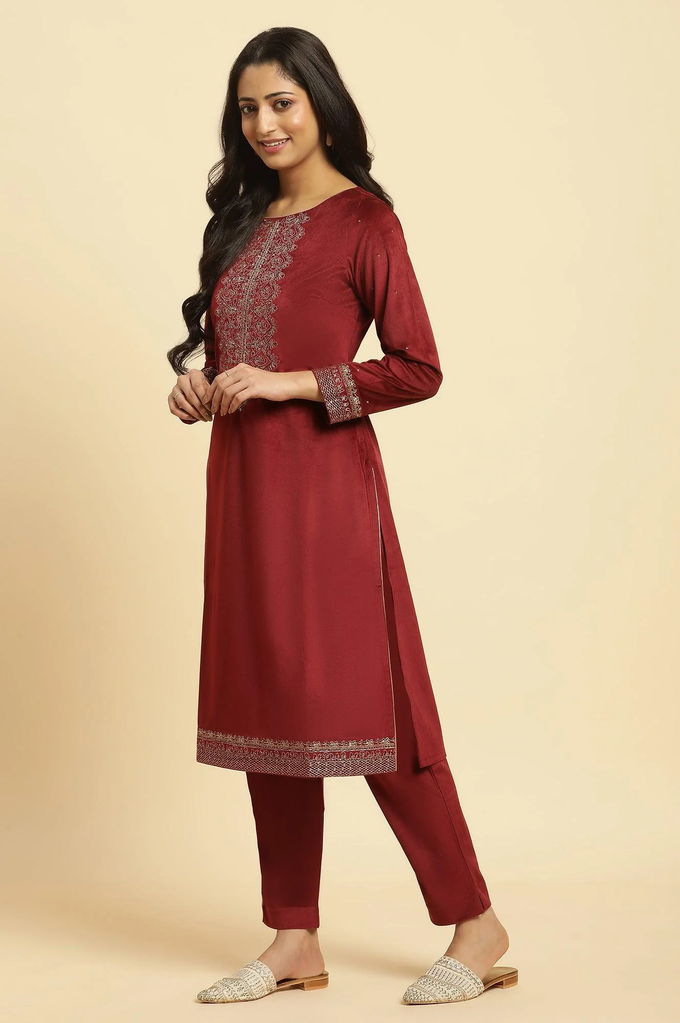 Maroon Velvet Embroidered Kurta, Pants And Jacquard Dupatta Set - Image 3