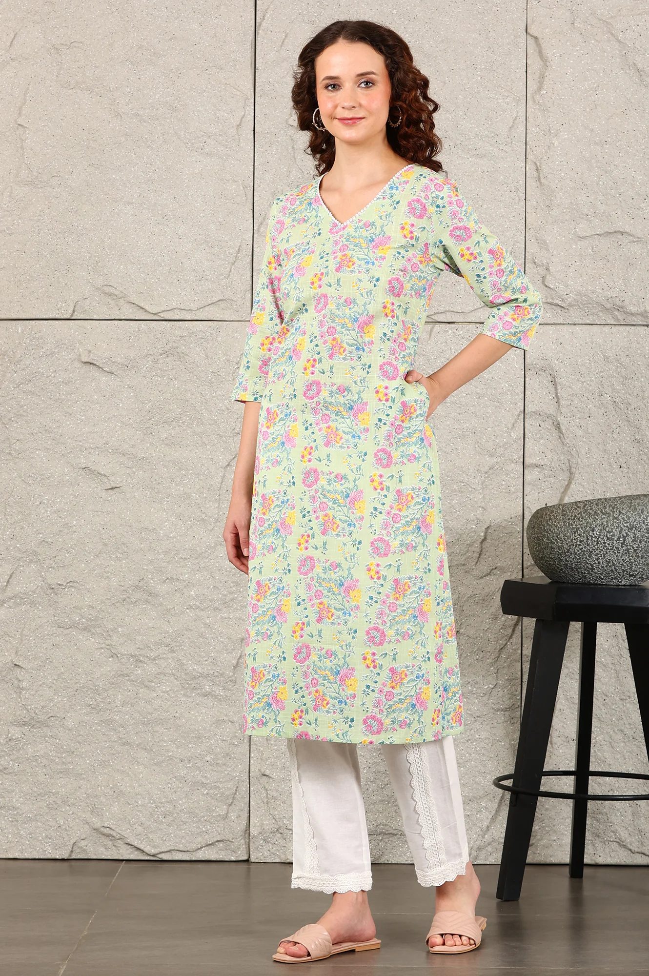 Mint Green Floral Printed Pure Cotton Kurta With Lace V-Neck - Image 4