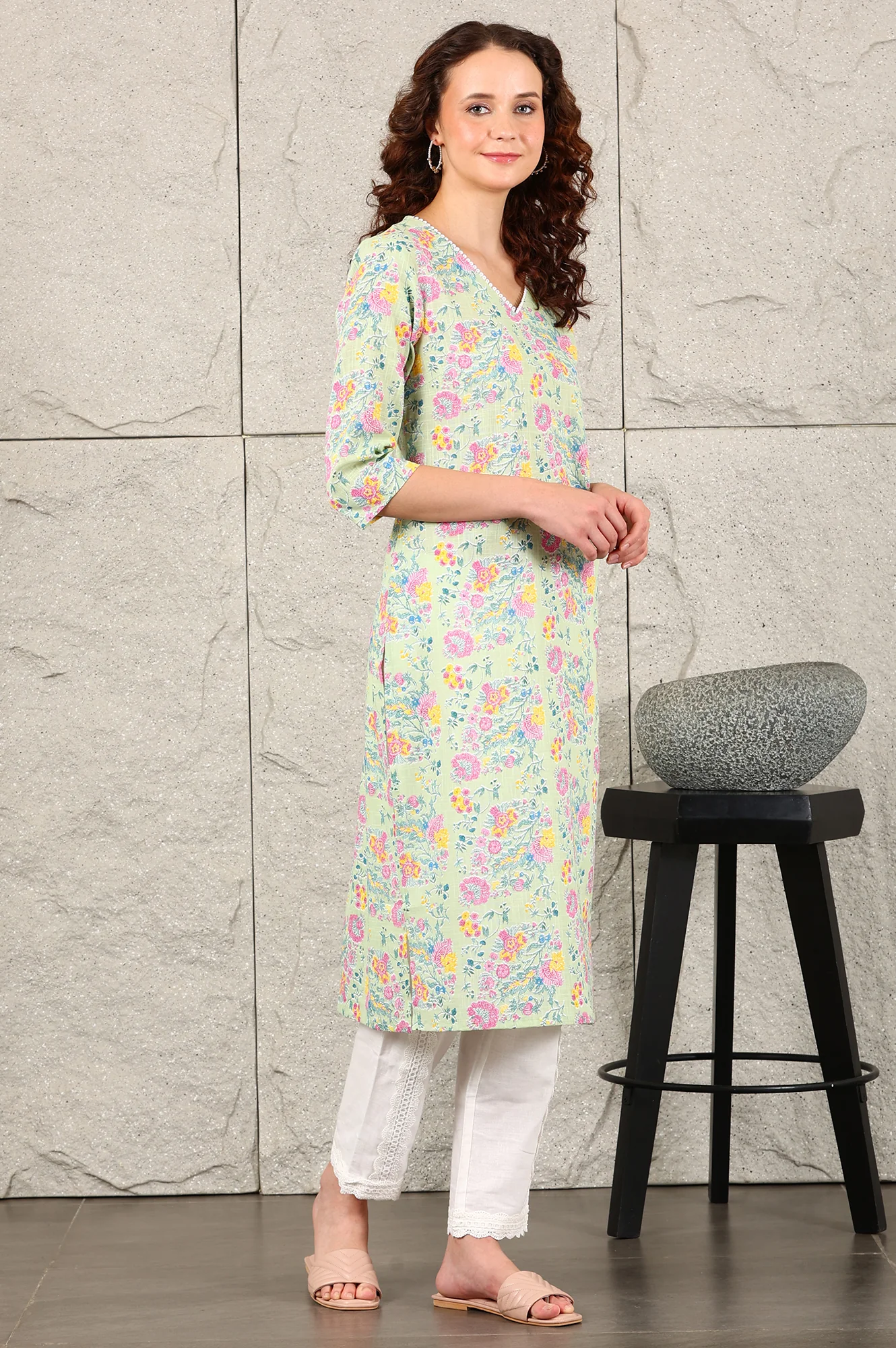 Mint Green Floral Printed Pure Cotton Kurta With Lace V-Neck - Image 6