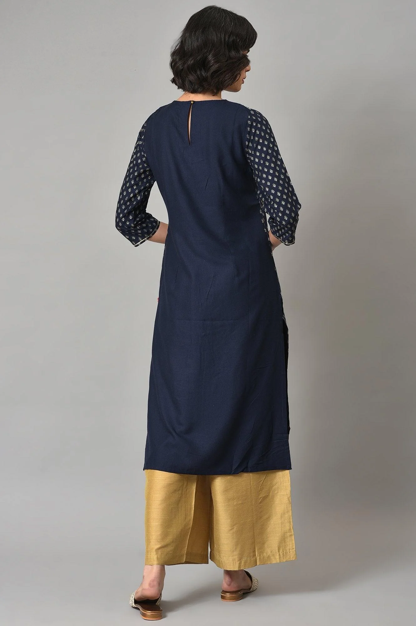 Navy Blue Embroidered kurta With Golden Parallel Pants - Image 2