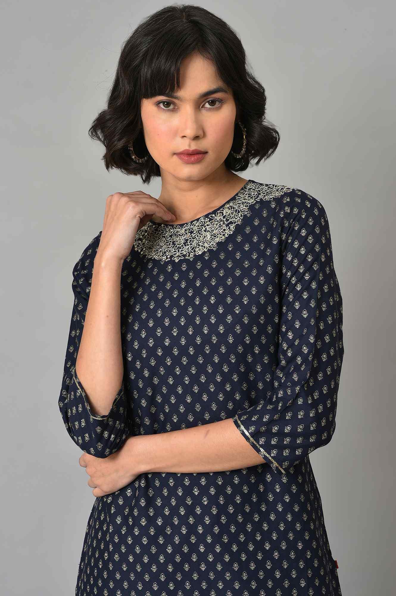 Navy Blue Embroidered kurta With Golden Parallel Pants - Image 5