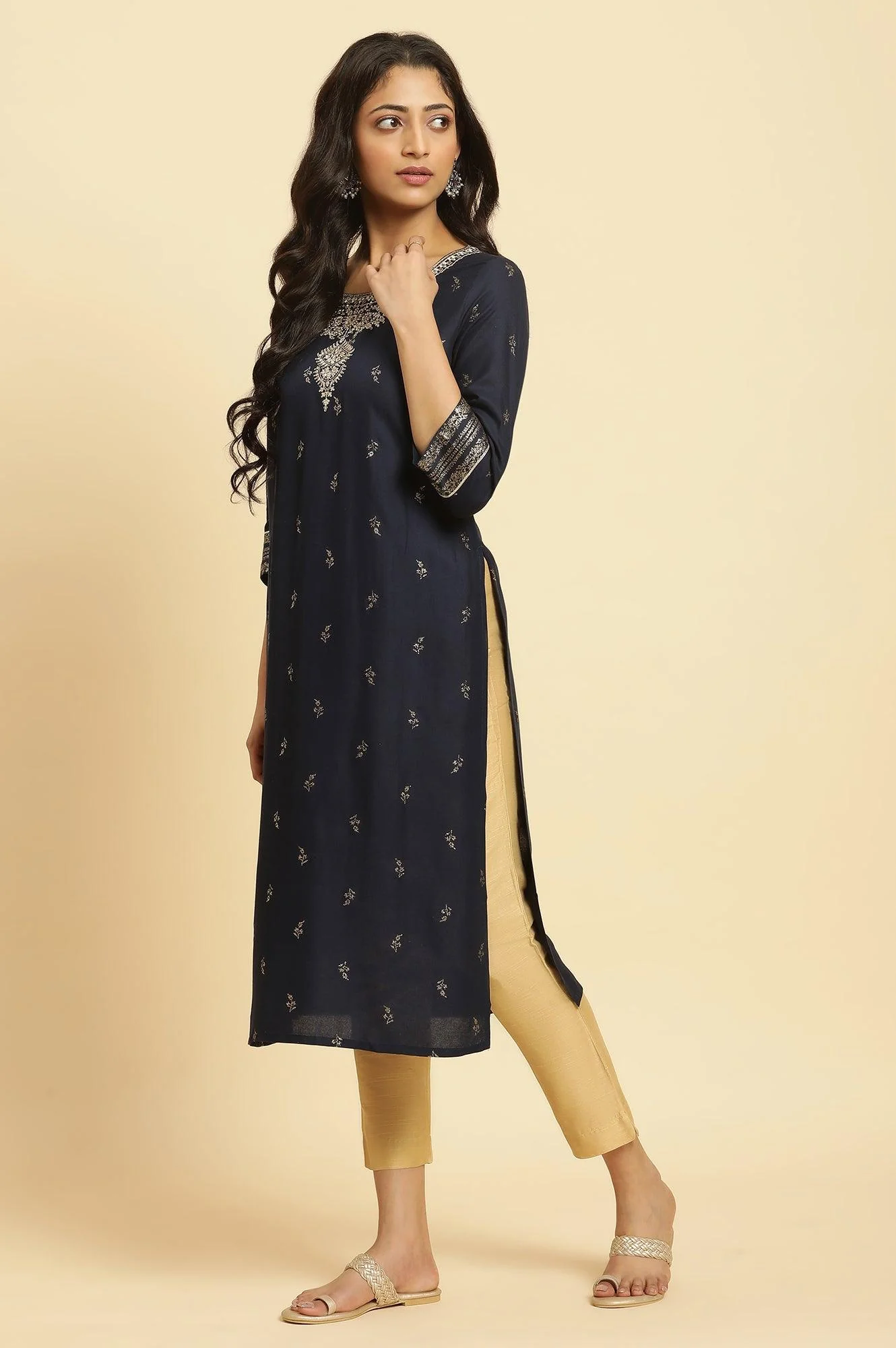Navy Blue Floral Glitter Printed Kurta - Image 3