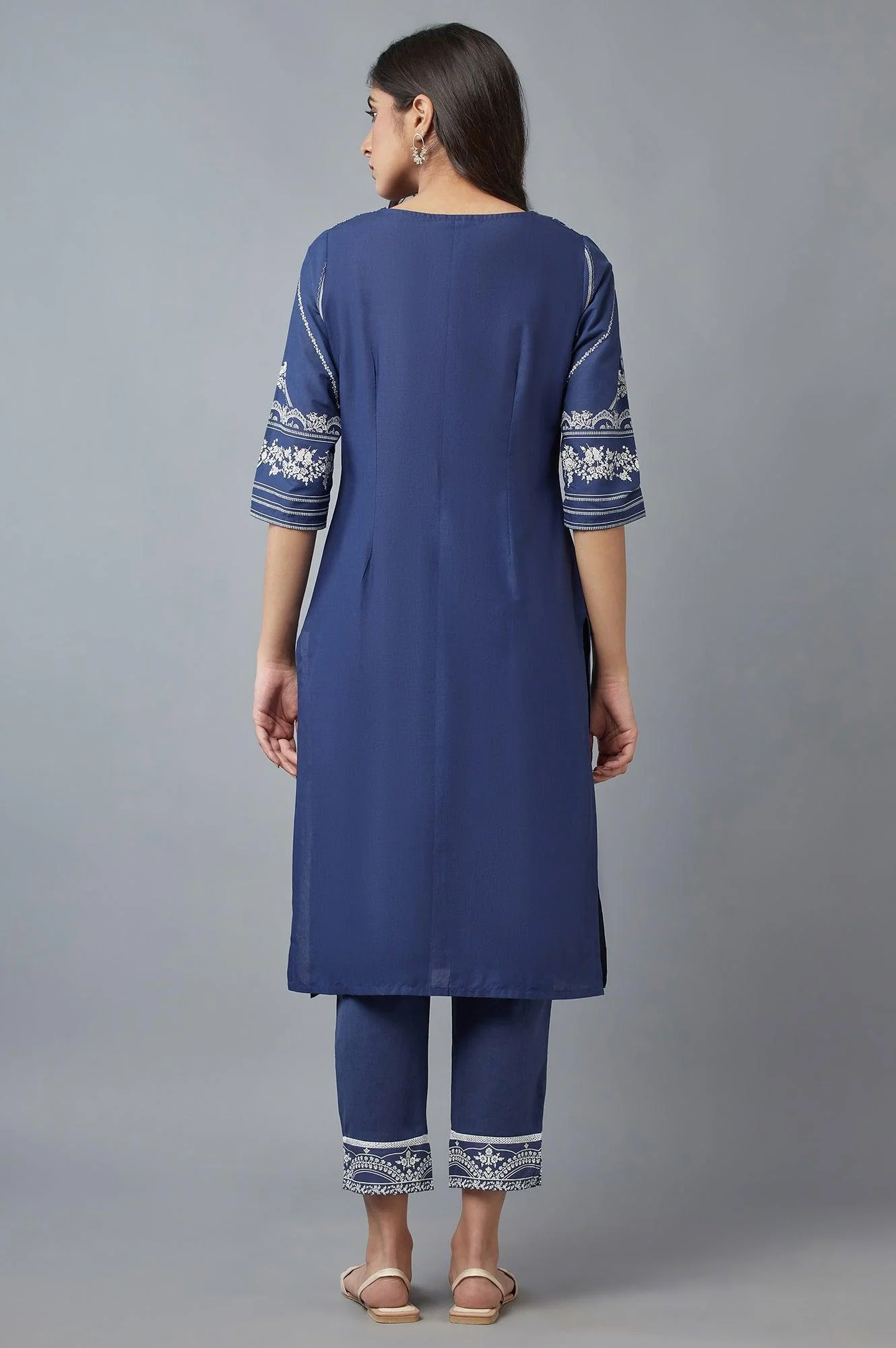 Navy Blue Floral Printed kurta with Parallel Pants - Image 2