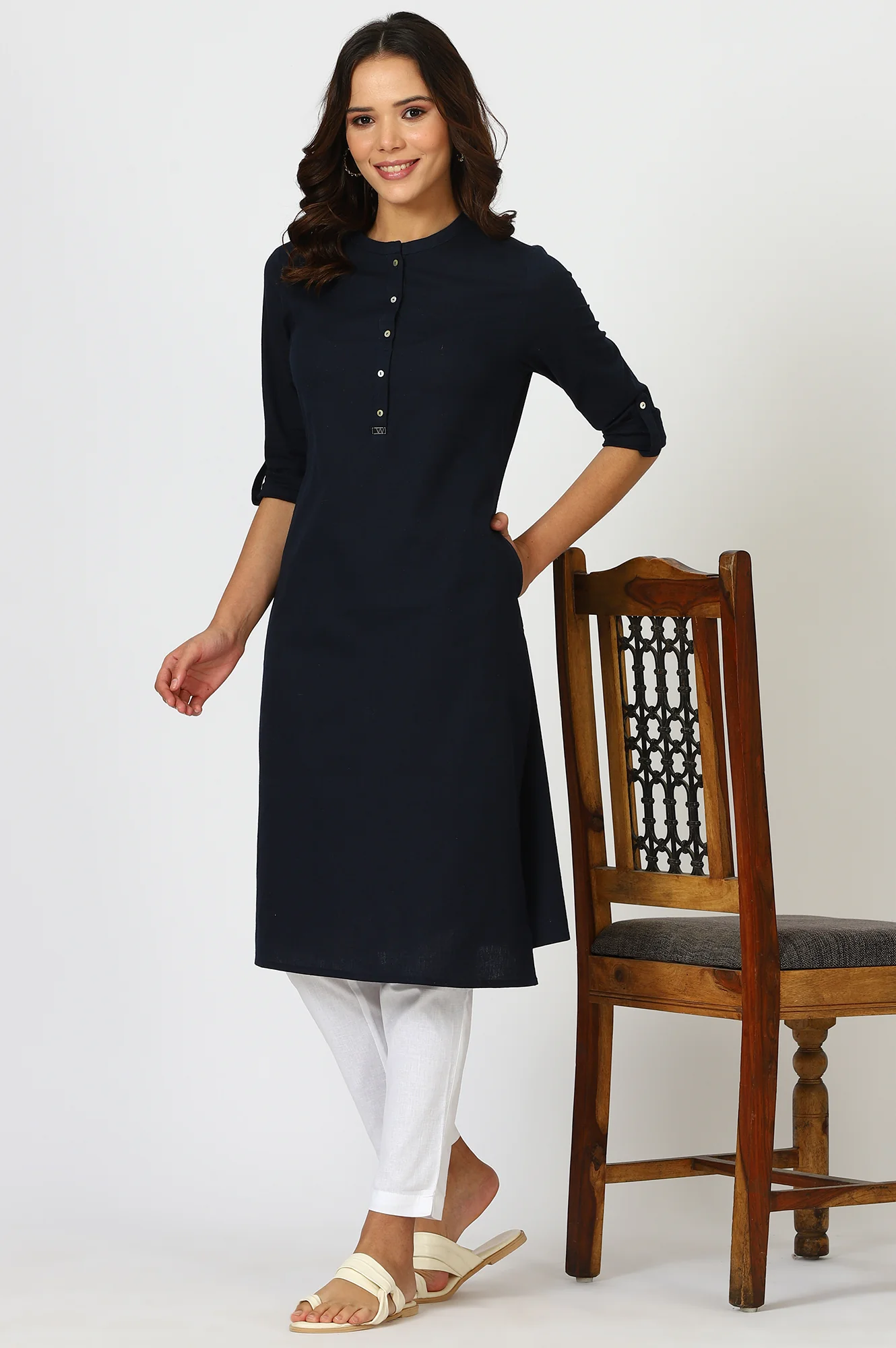 Navy Blue Mandarin Collar Cotton Blend Straight Kurta With W Branding - Image 4