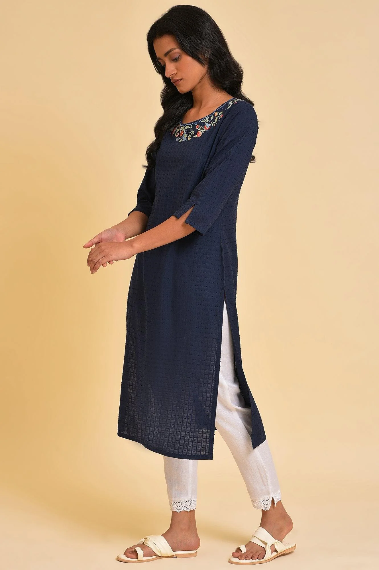 Navy Blue Textured kurta In Embroidered Neck - Image 4