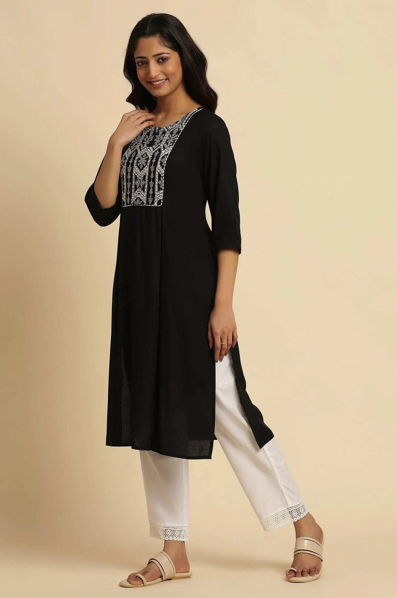 Navy Blue Thread Embroidered Kurta - Image 3