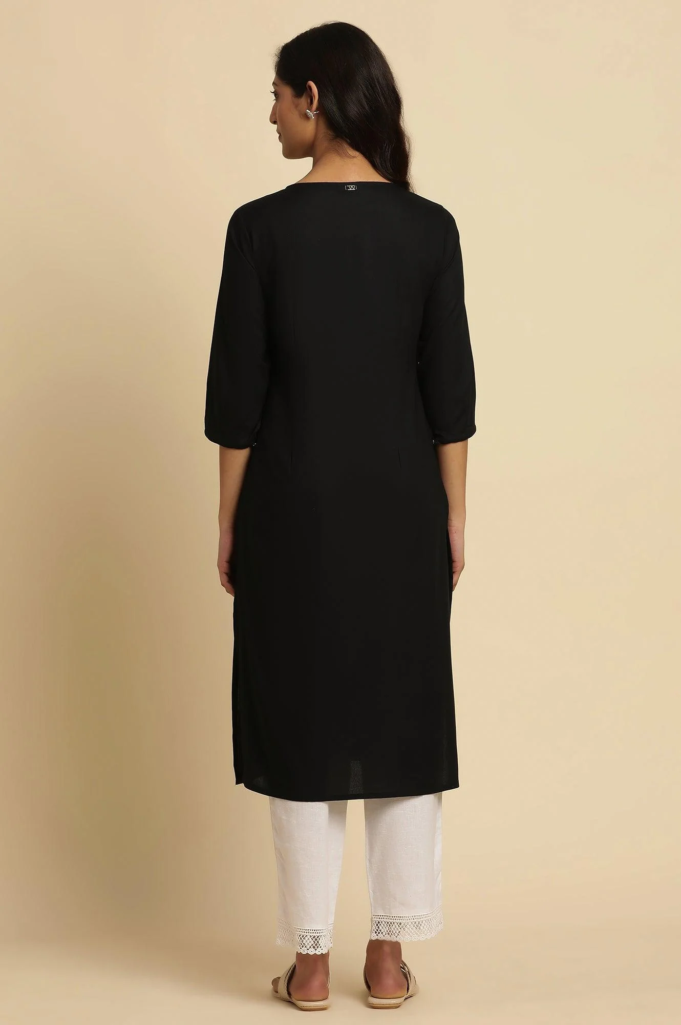 Navy Blue Thread Embroidered Kurta - Image 4