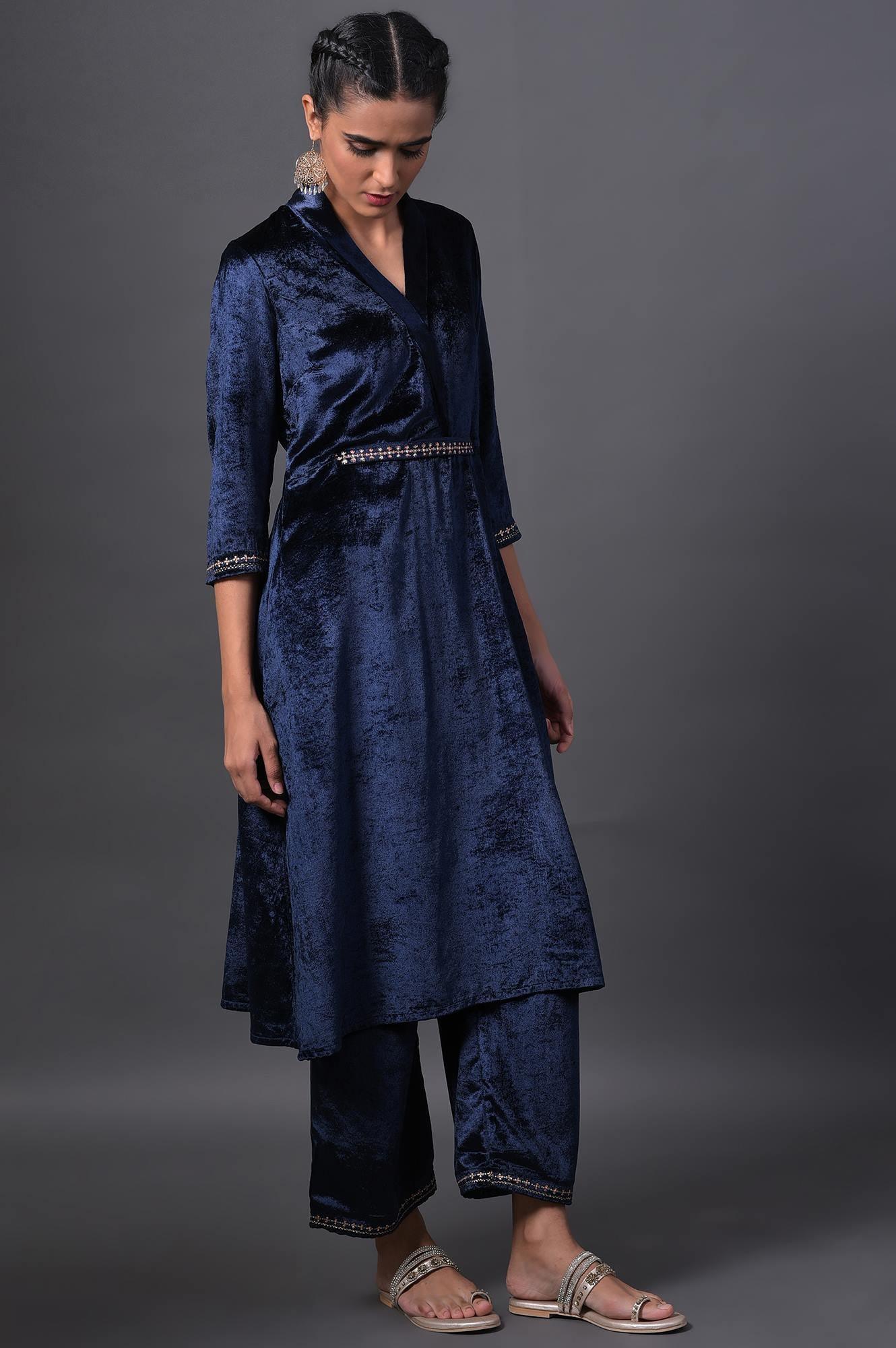Navy Blue Velvet kurta With Embroidered Belt And Straight Pants - Image 4