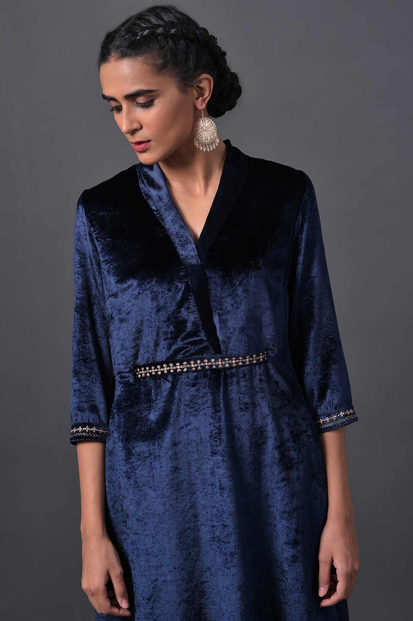 Navy Blue Velvet kurta With Embroidered Belt And Straight Pants - Image 5