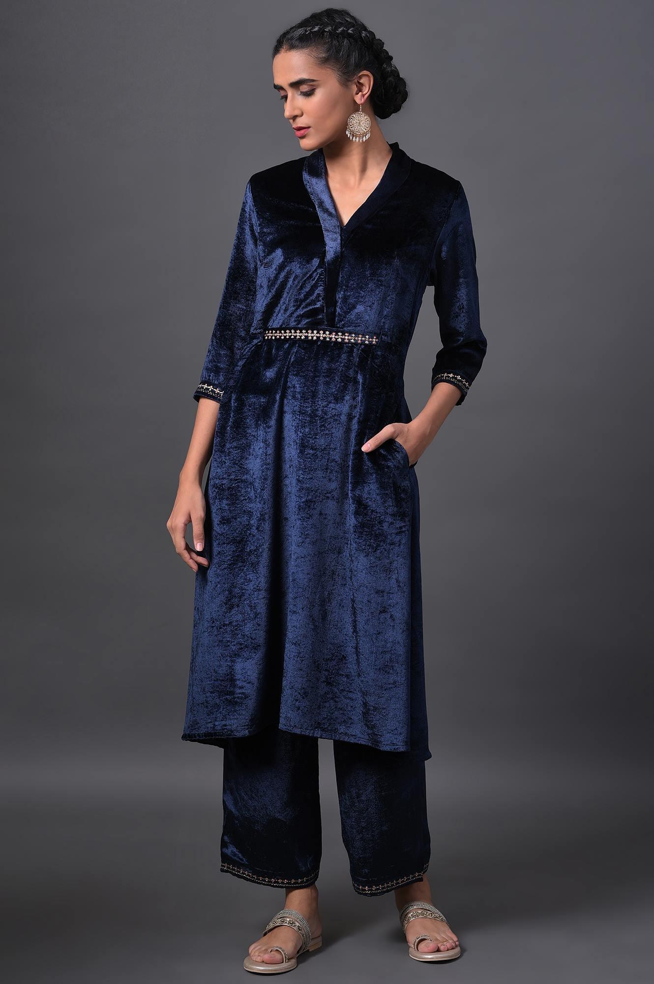 Navy Blue Velvet kurta With Embroidered Belt And Straight Pants - Image 9