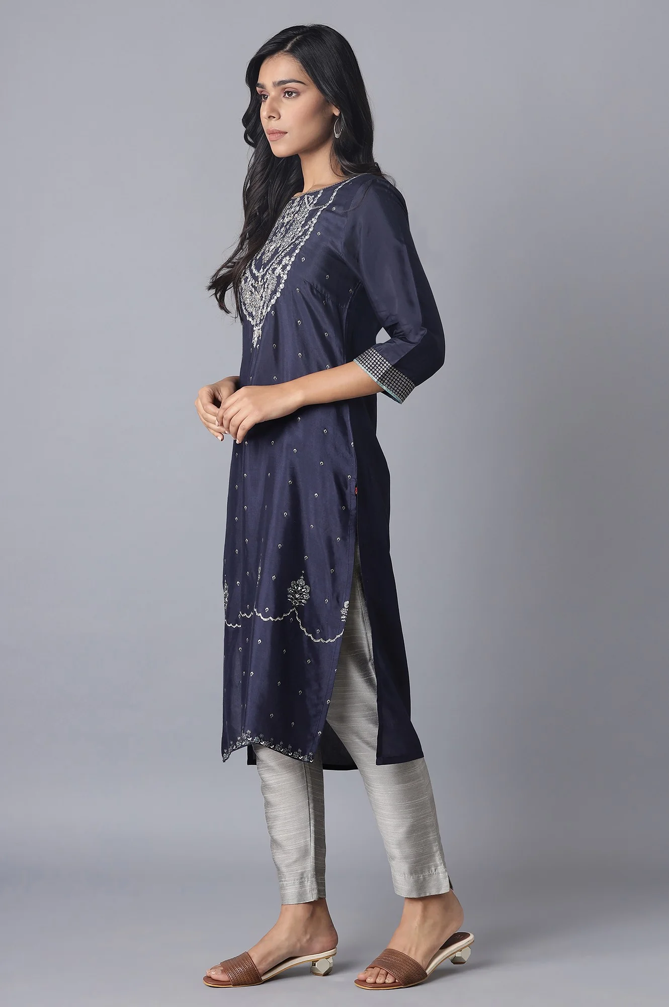 Navy Shantung kurta with Embroidery - Image 3
