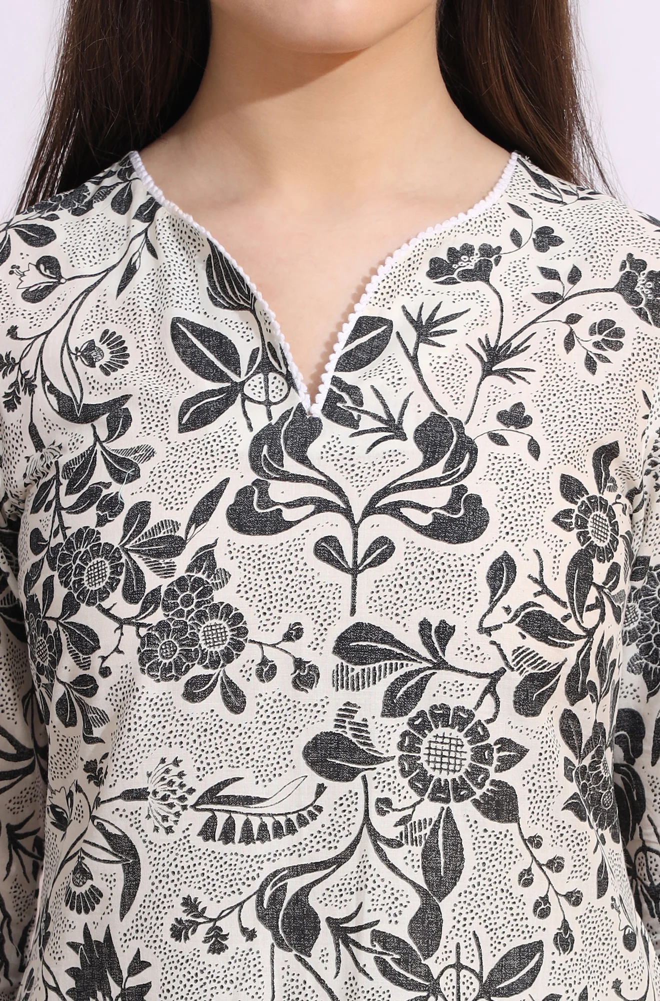 Off-White Bold Floral Printed Cotton Cambric Straight Kurta - Image 3