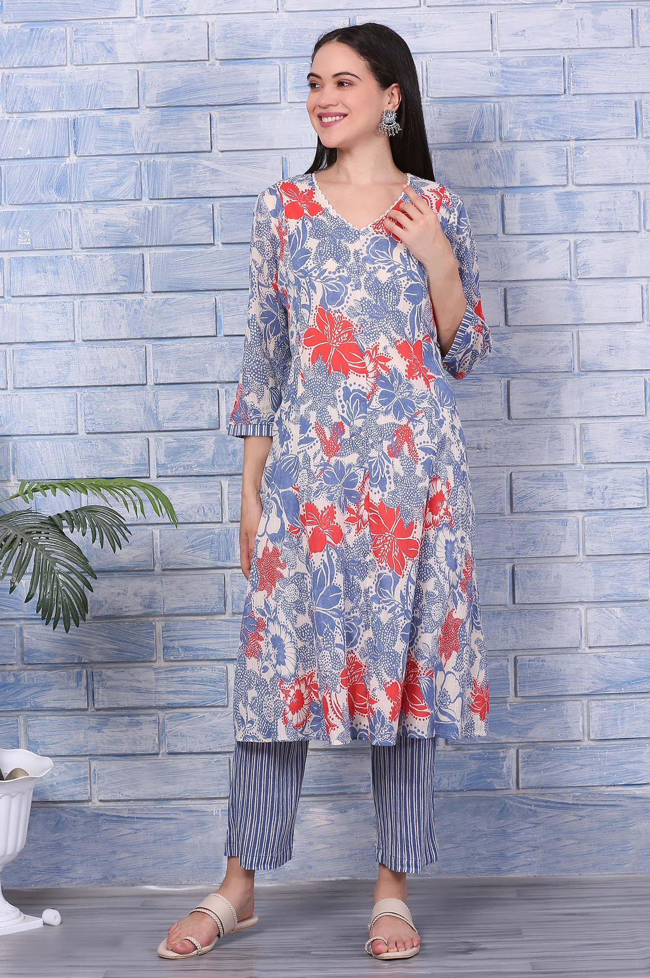 Off-White Bold Floral Printed Pure Cotton Straight Kurta and Pants Co-ord Set - Image 2