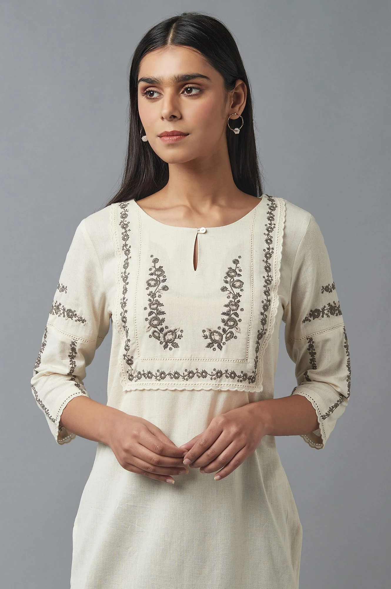 Off-White Embroidered kurta - Image 5