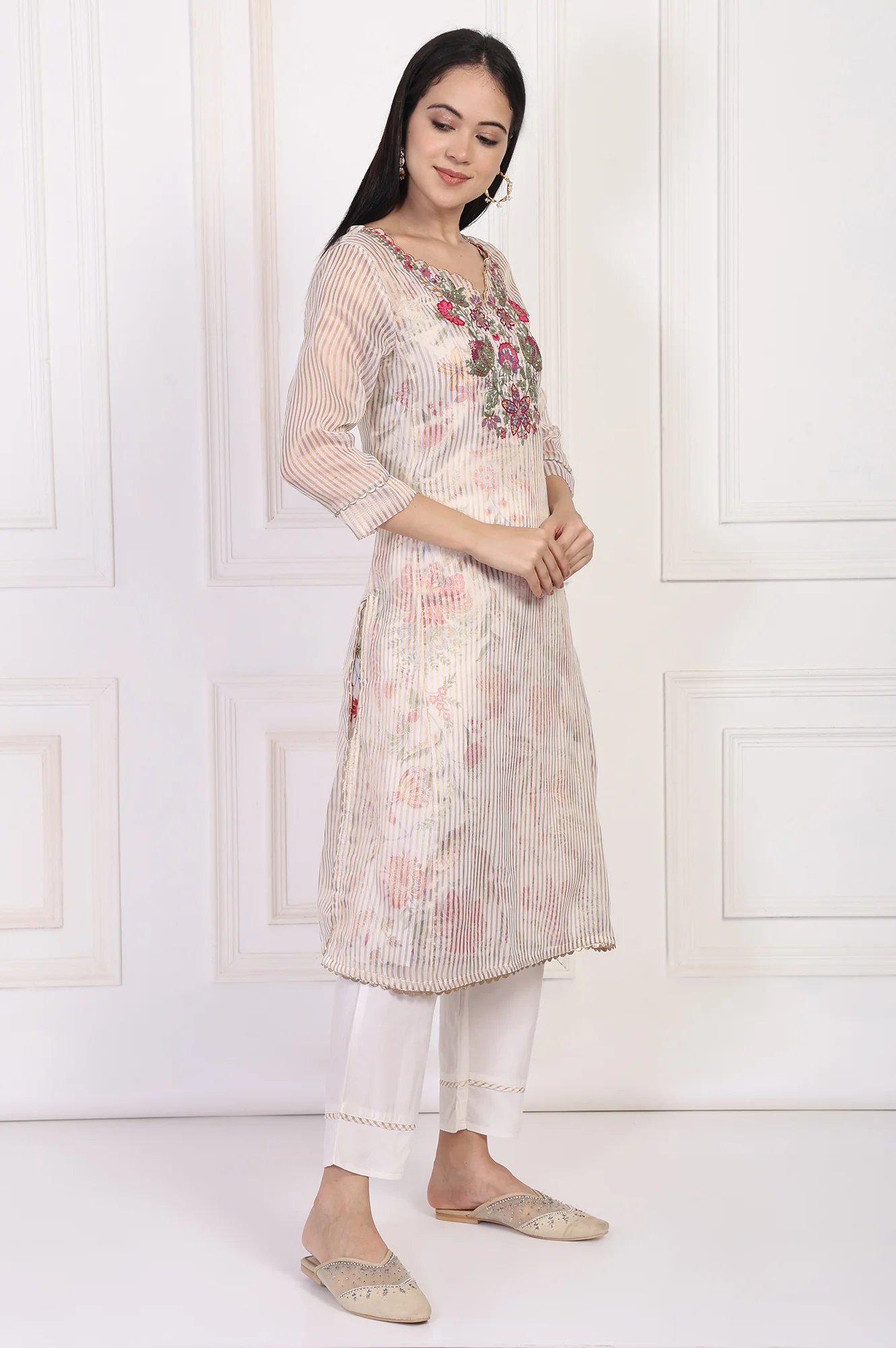 Off-White Embroidered Straight Tissue Kurta with Straight Pant Set - Image 7