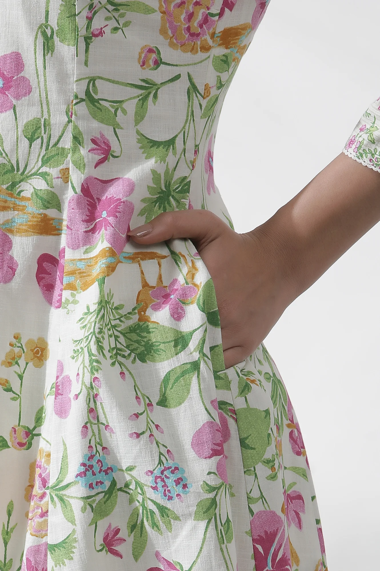 Off-White Floral Printed Flared Kurta - Image 8