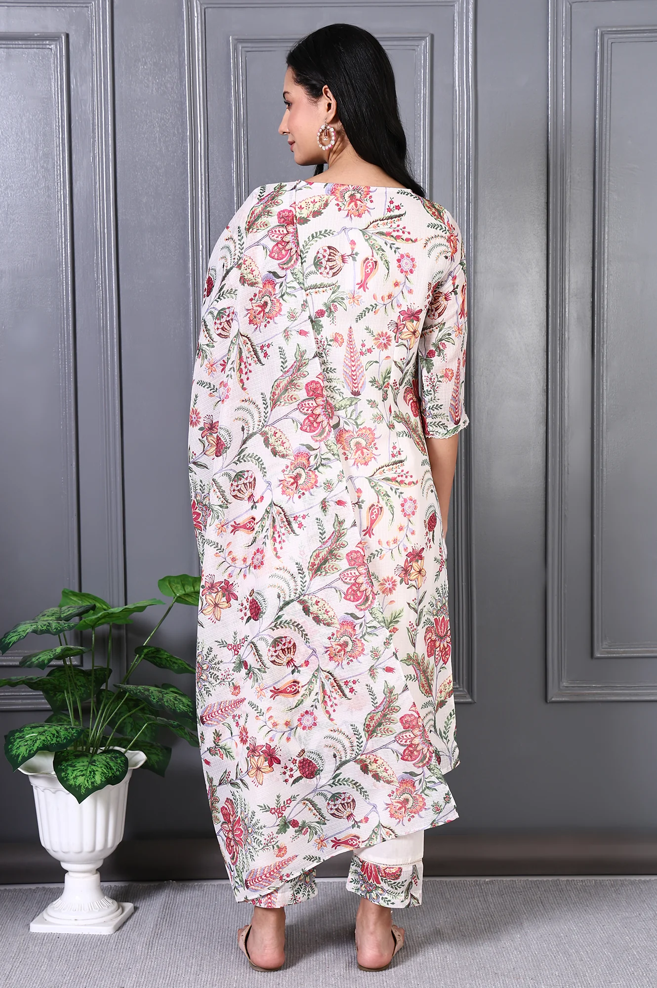 Off White Floral Printed Kota Straight Kurta, Pants and Dupatta Set - Image 5