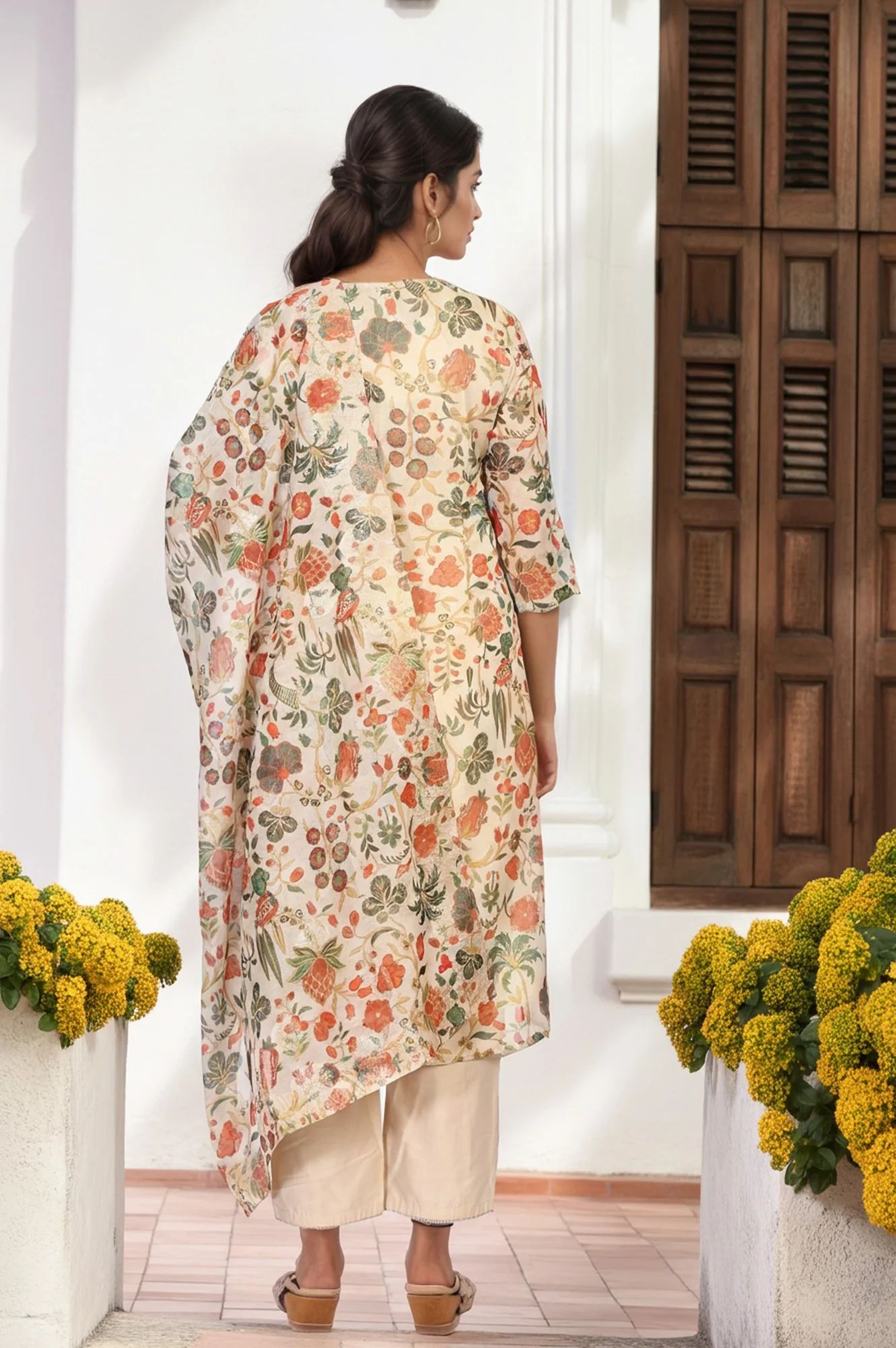 Off-White Floral Printed Straight Tissue Kurta with Straight Pant and Dupatta Set - Image 4