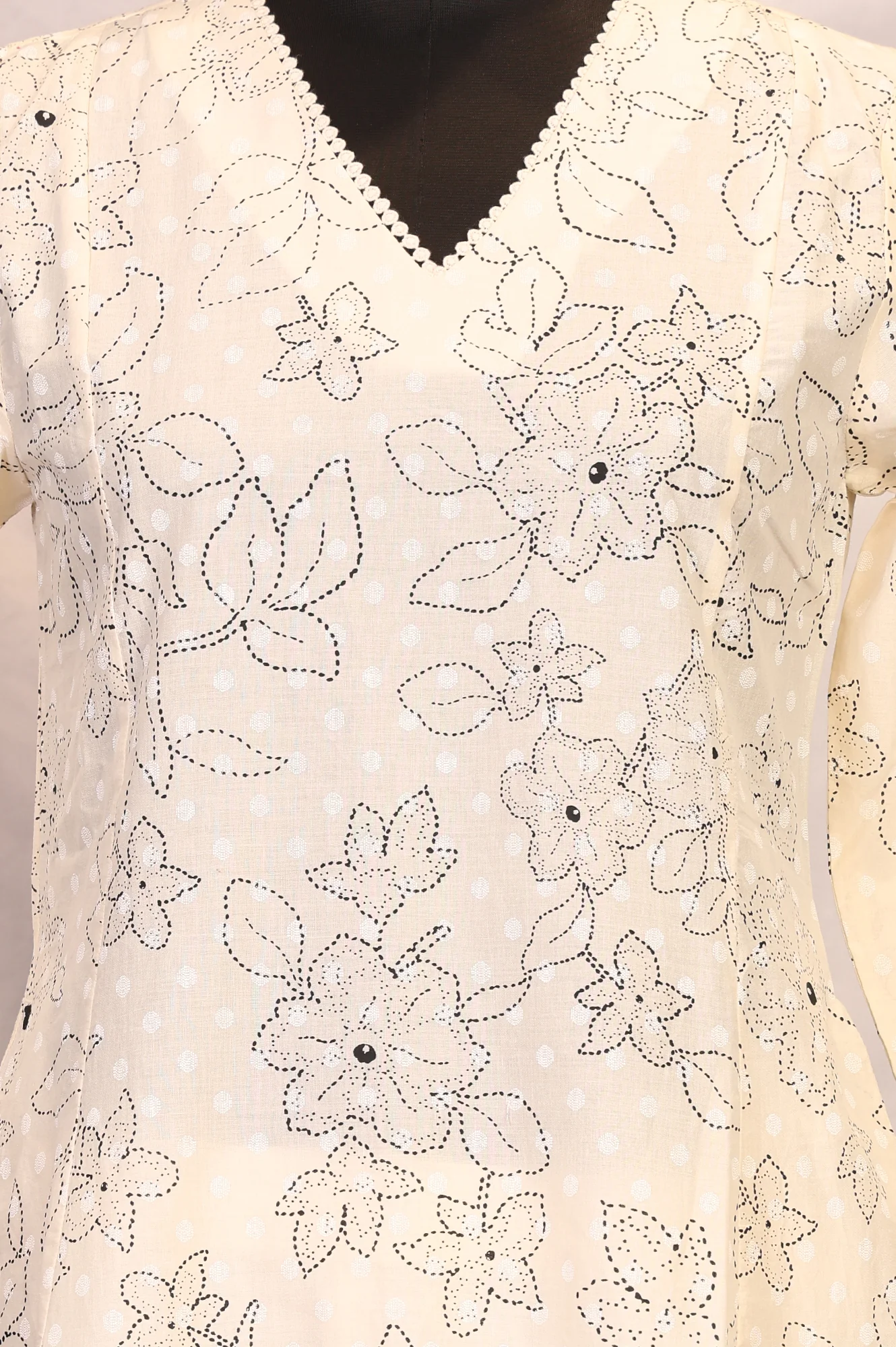 Off White Floral Printed Thread Work Pure Cotton Straight Kurta with Pants Set - Image 2