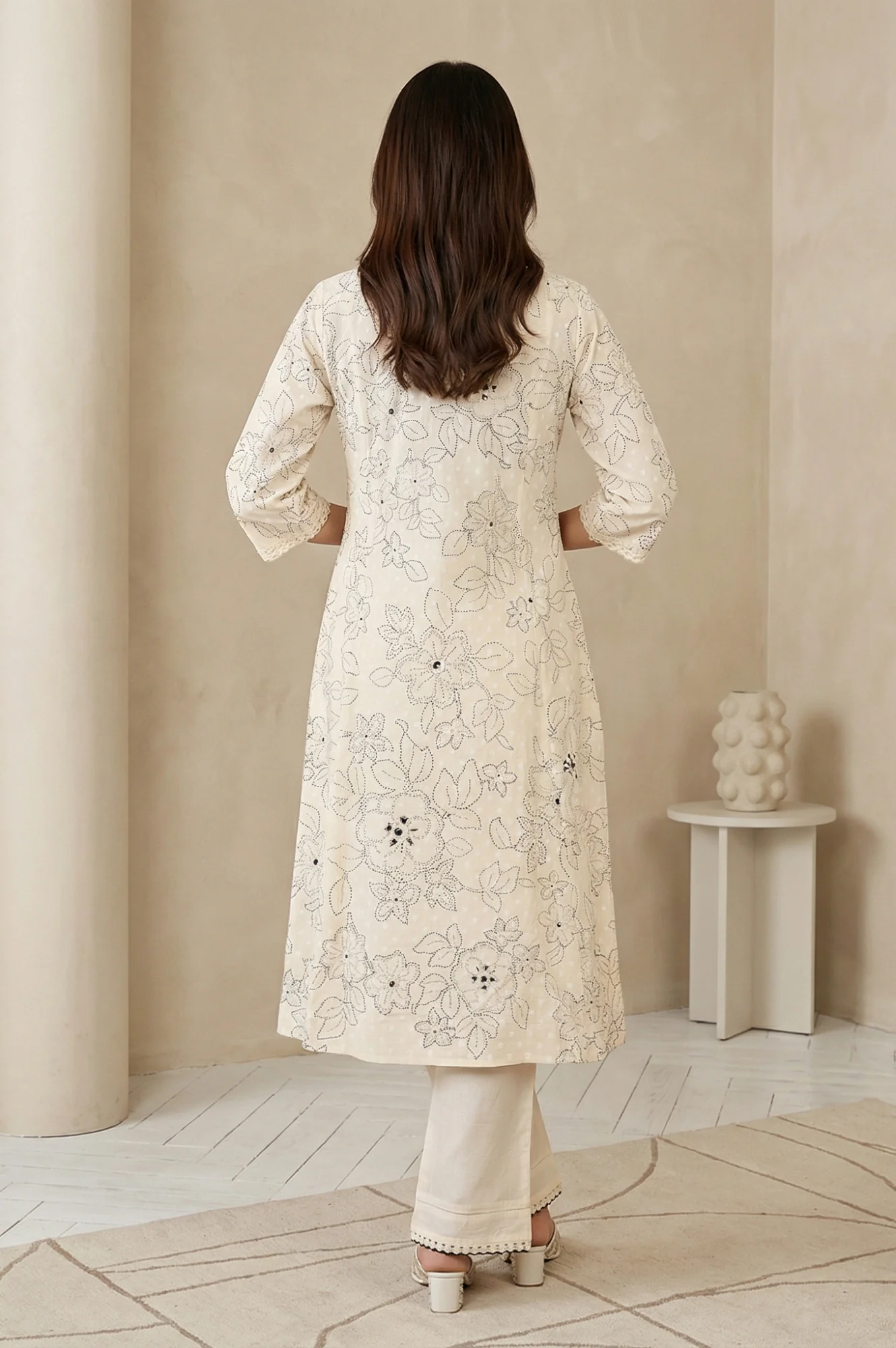 Off White Floral Printed Thread Work Pure Cotton Straight Kurta with Pants Set - Image 4