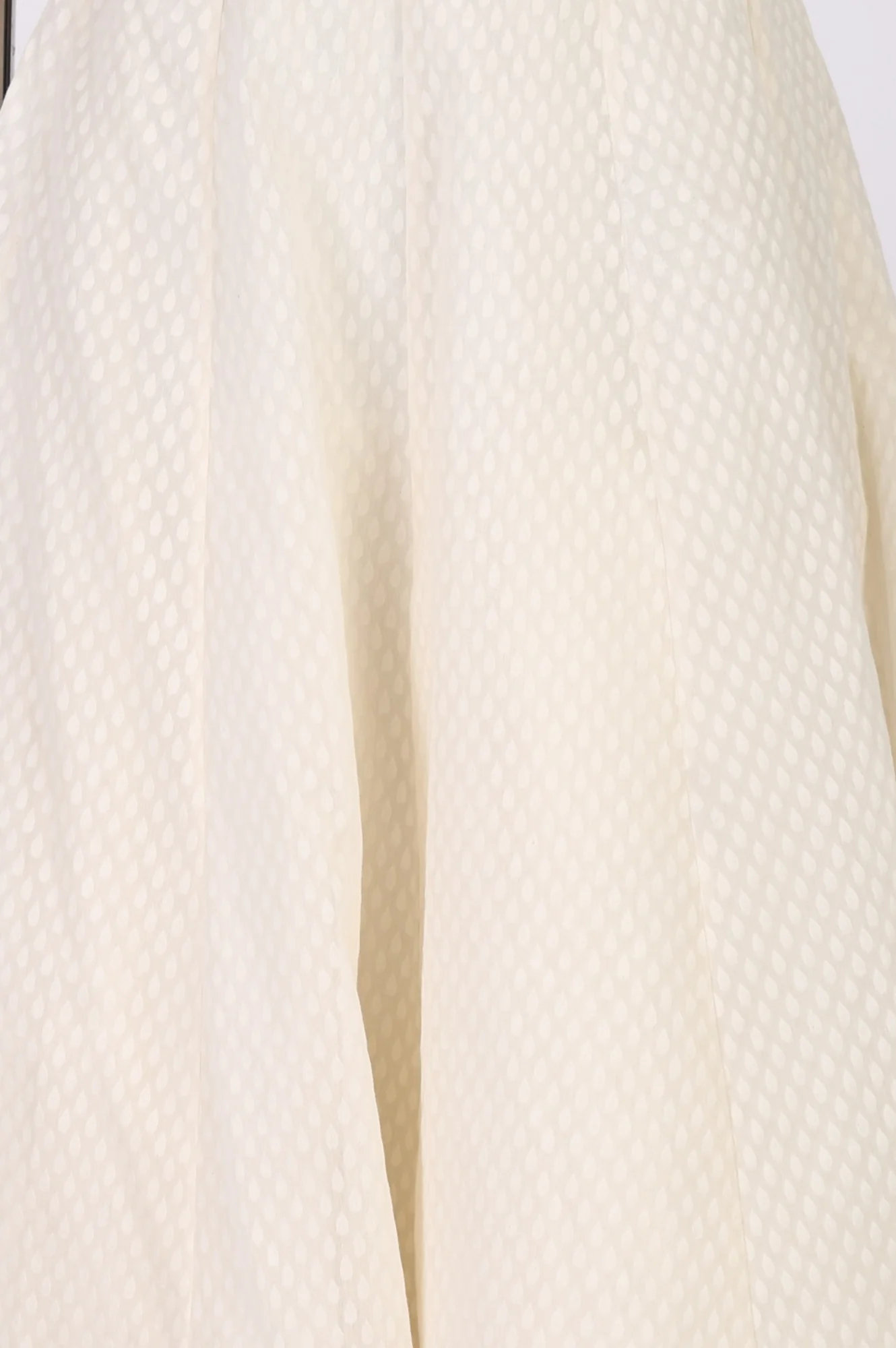 Off White Floral Thread Embroidered Mesh Sleeveless Straight Kurta with Skirt Set - Image 7