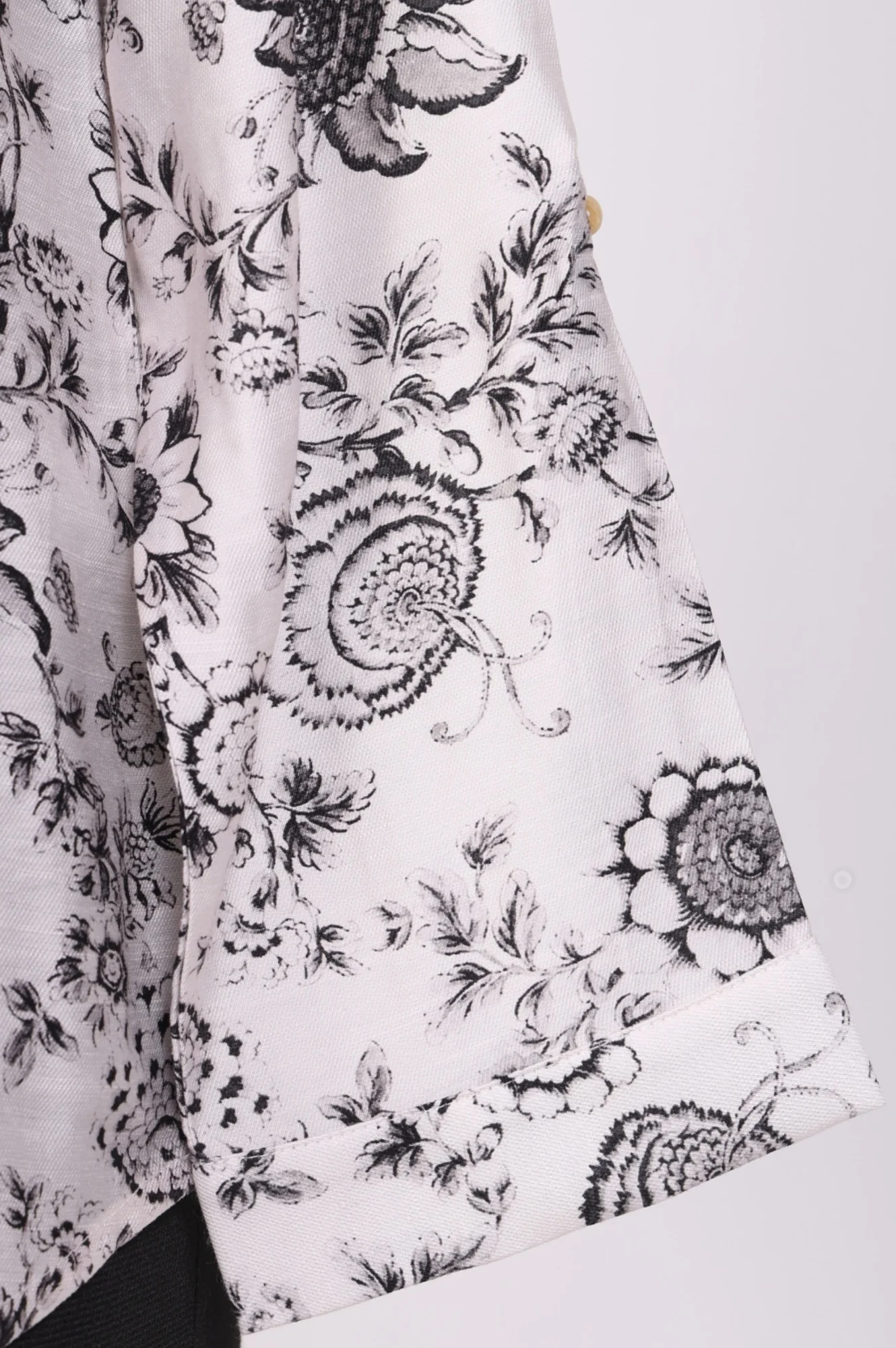 Off-White Geometric Printed Straight Shirt - Image 7