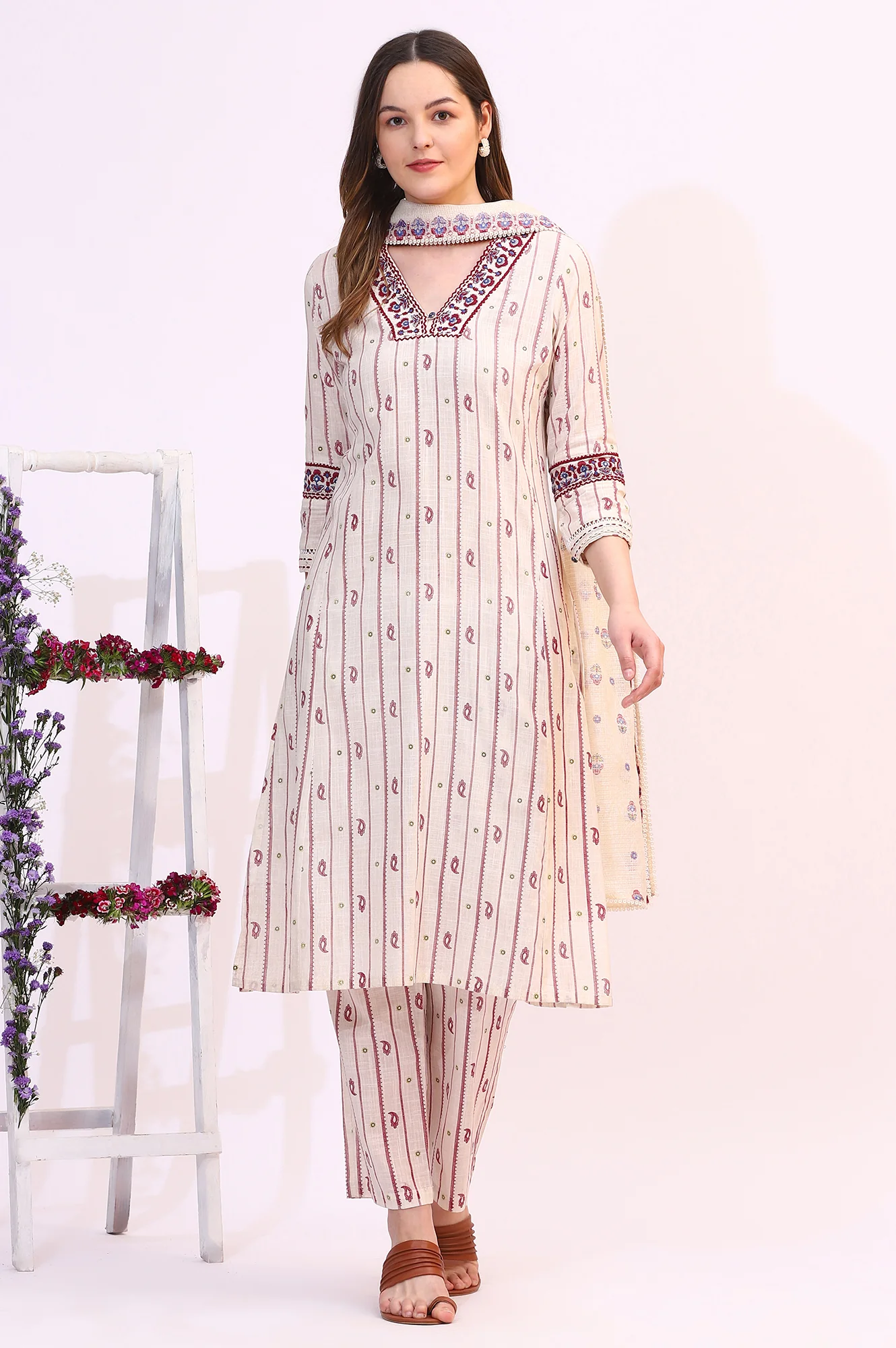 Off-White Paisley Printed Pure Cotton Straight Kurta, Pants and Dupatta Set - Image 3
