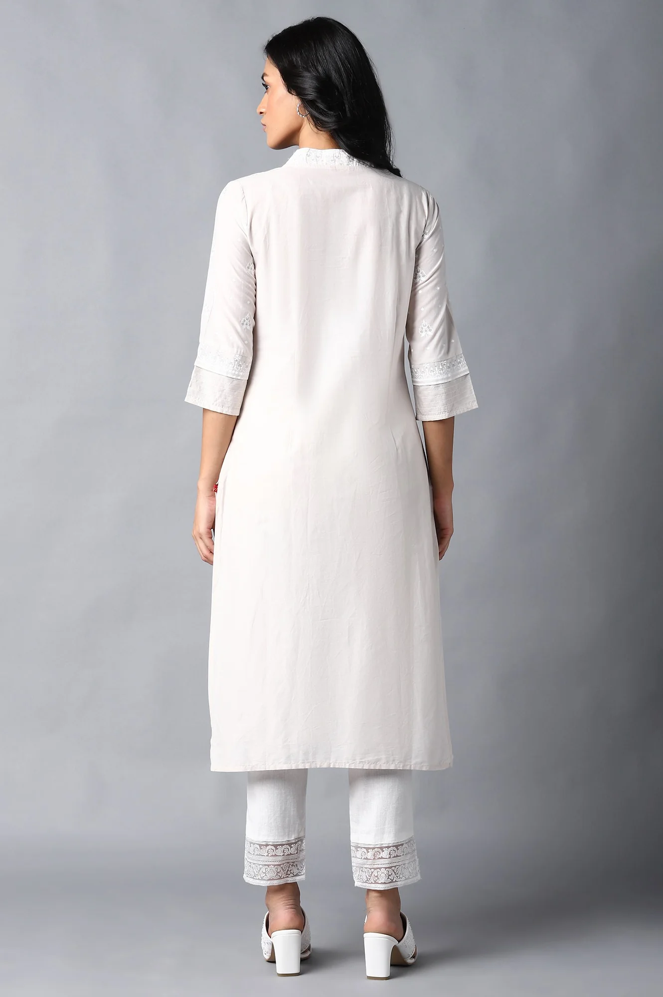 Off-White Printed kurta With Embroidery - Image 2