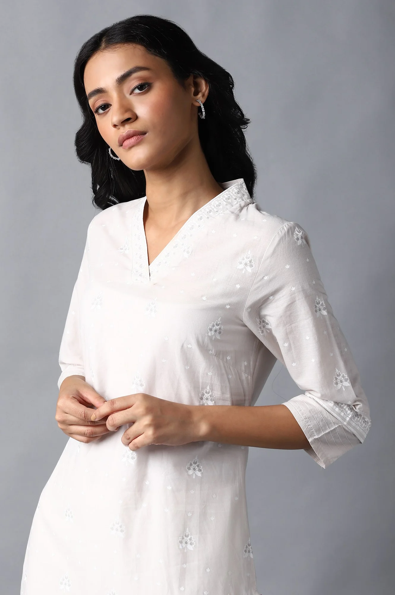 Off-White Printed kurta With Embroidery - Image 5